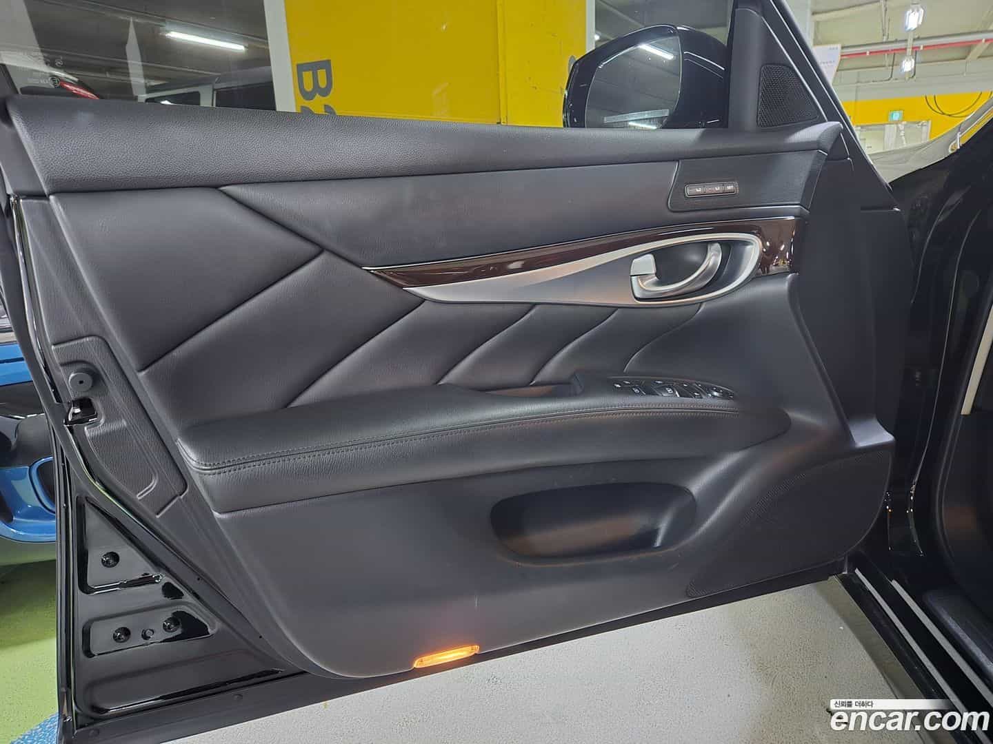 Q70 Infiniti 2016.7-OPTION-023