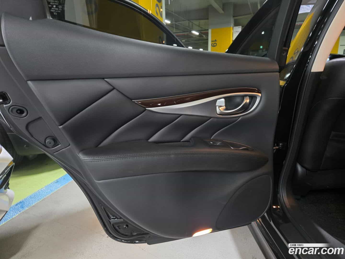 Q70 Infiniti 2016.7-OPTION-024