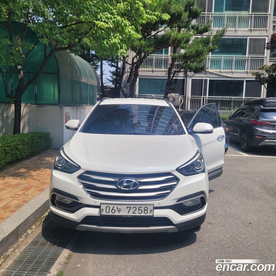 Main__Slider__Photo:Santafe Hyundai 2017.5-0