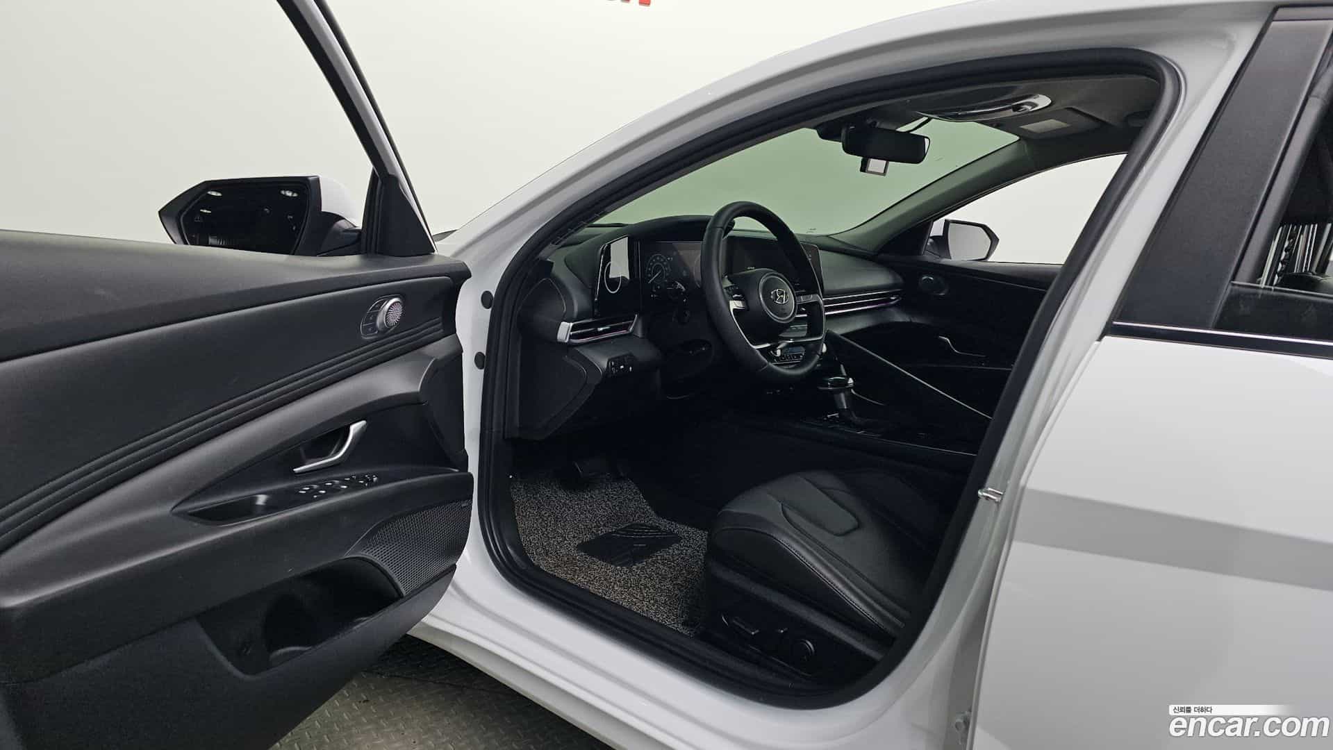 AVANTE Hyundai 2022.10-INNER-010