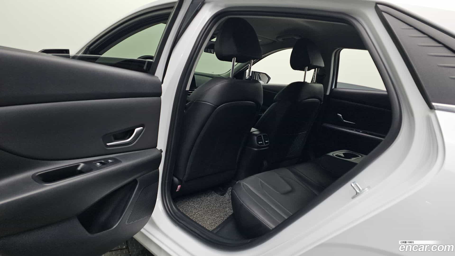 AVANTE Hyundai 2022.10-OPTION-015