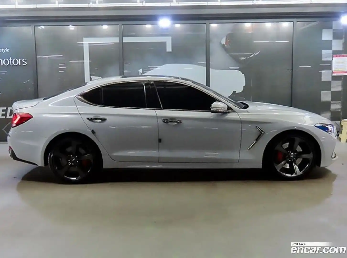 G70 Genesis 2020.0-OUTER-003
