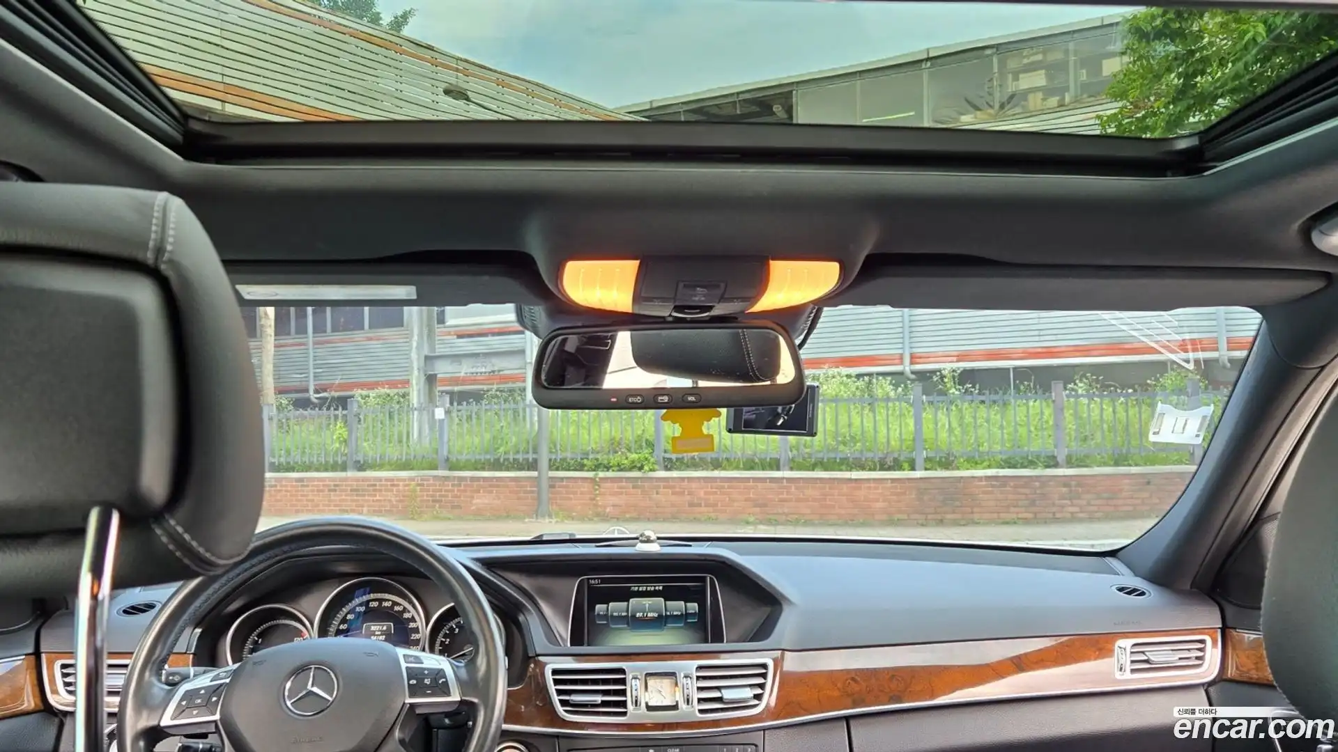 E-Class Mercedes-Benz 2015.6-INNER-009
