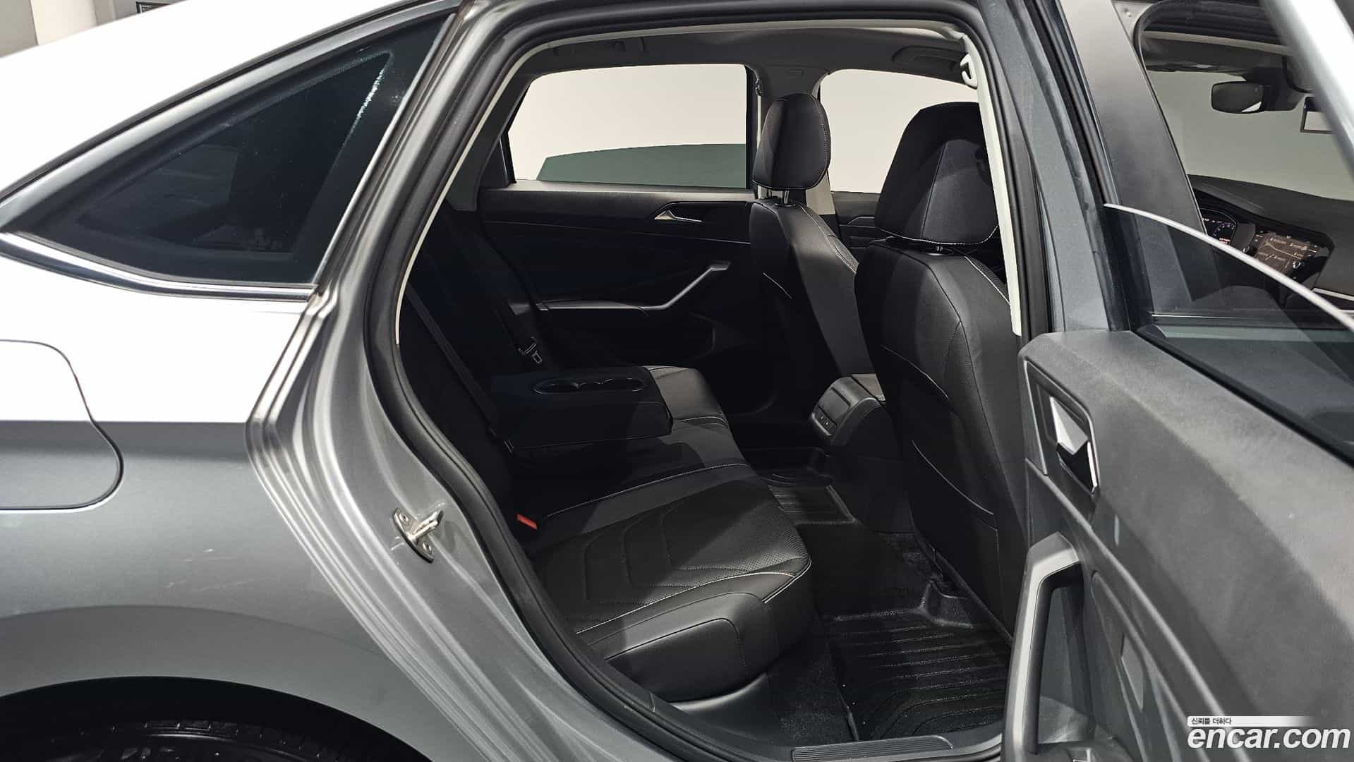 Jetta Volkswagen 2023.11-OPTION-015