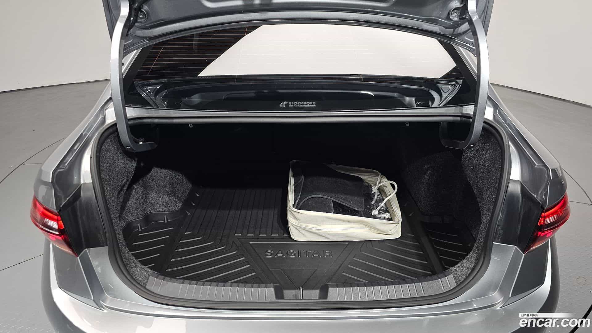 Jetta Volkswagen 2023.11-OPTION-024