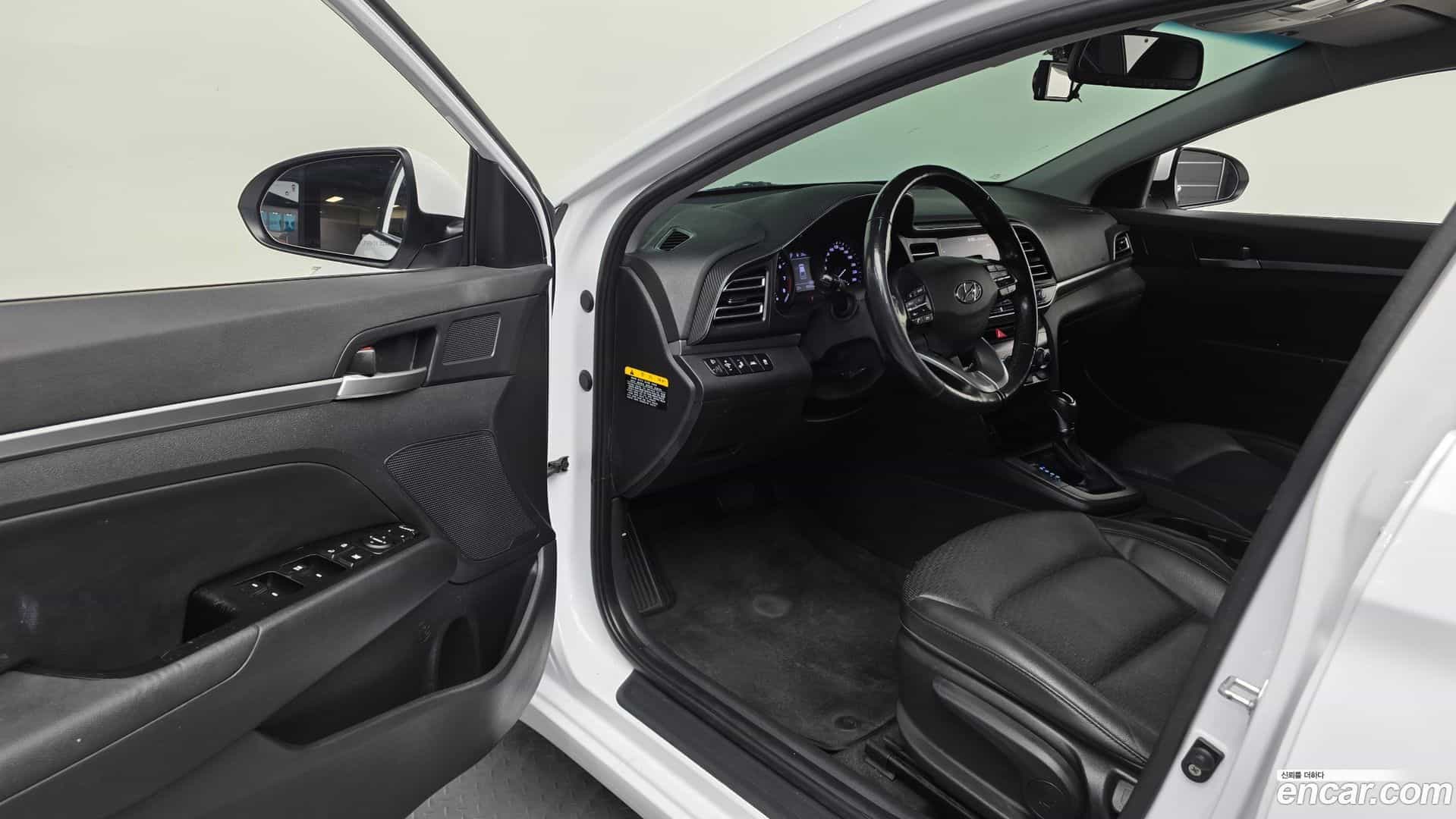 AVANTE Hyundai 2019.9-INNER-010