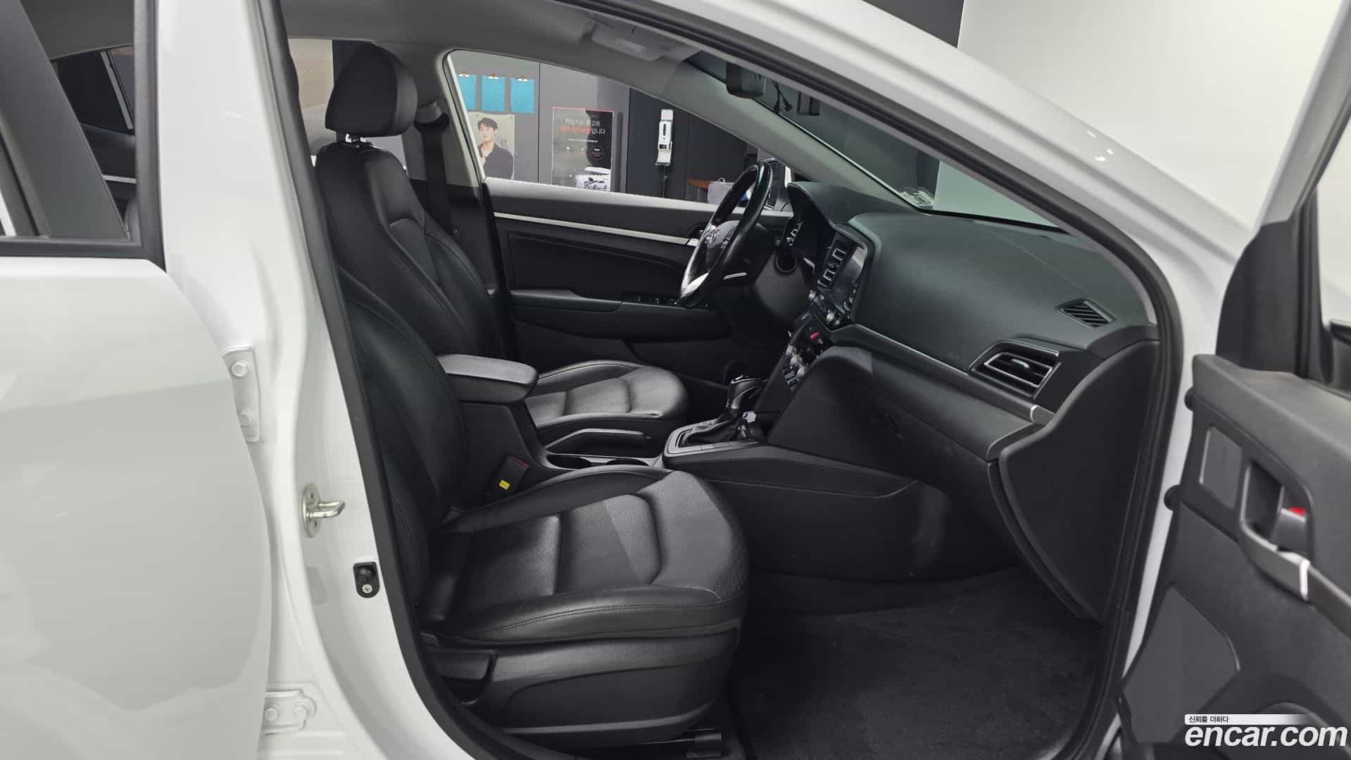 AVANTE Hyundai 2019.9-OPTION-015