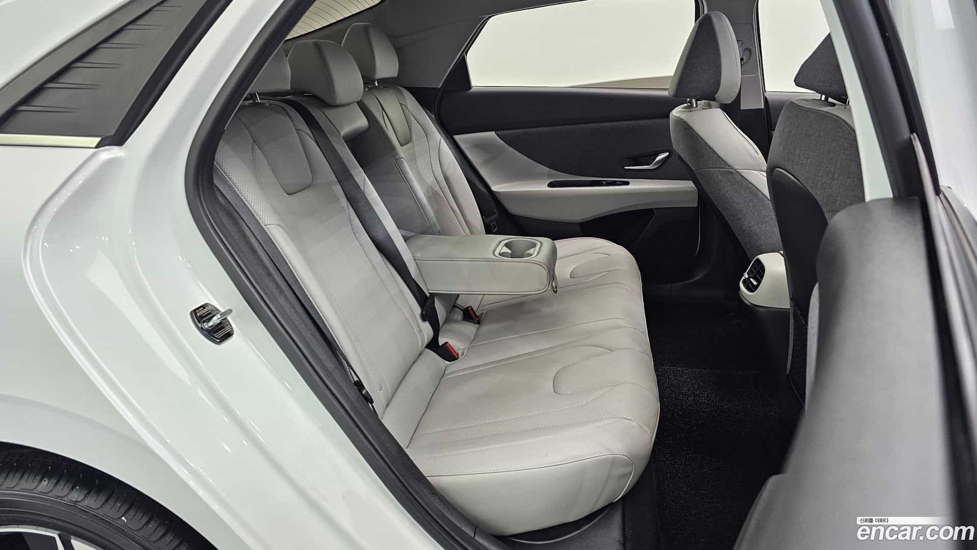 AVANTE Hyundai 2022.11-OPTION-015