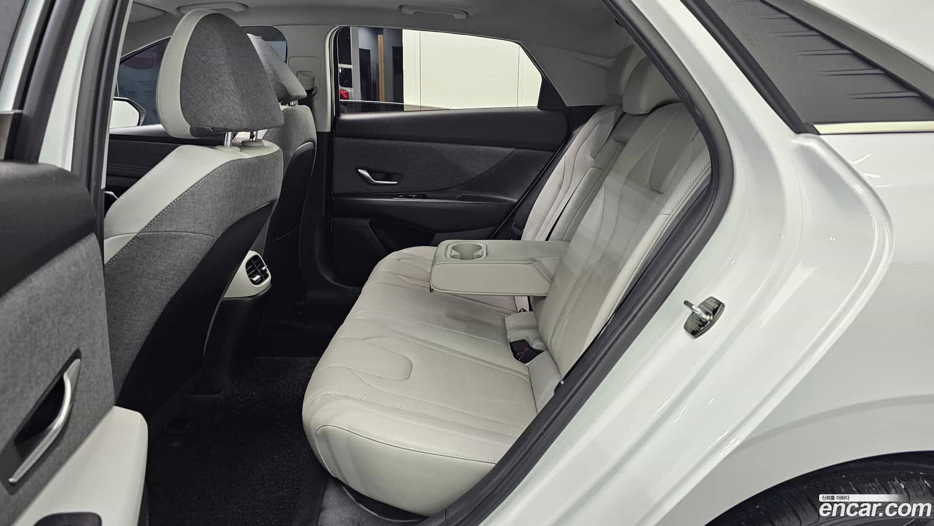 AVANTE Hyundai 2022.11-OPTION-016