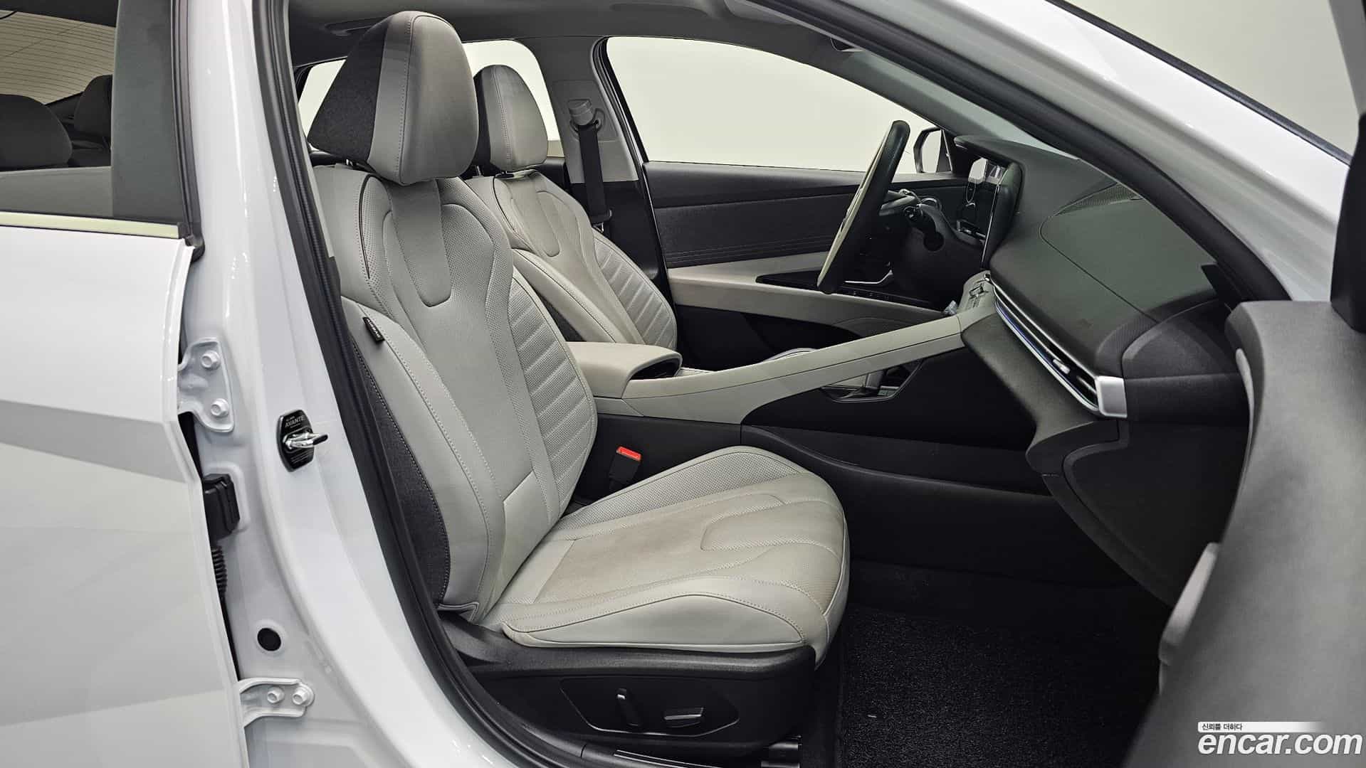 AVANTE Hyundai 2022.11-INNER-036