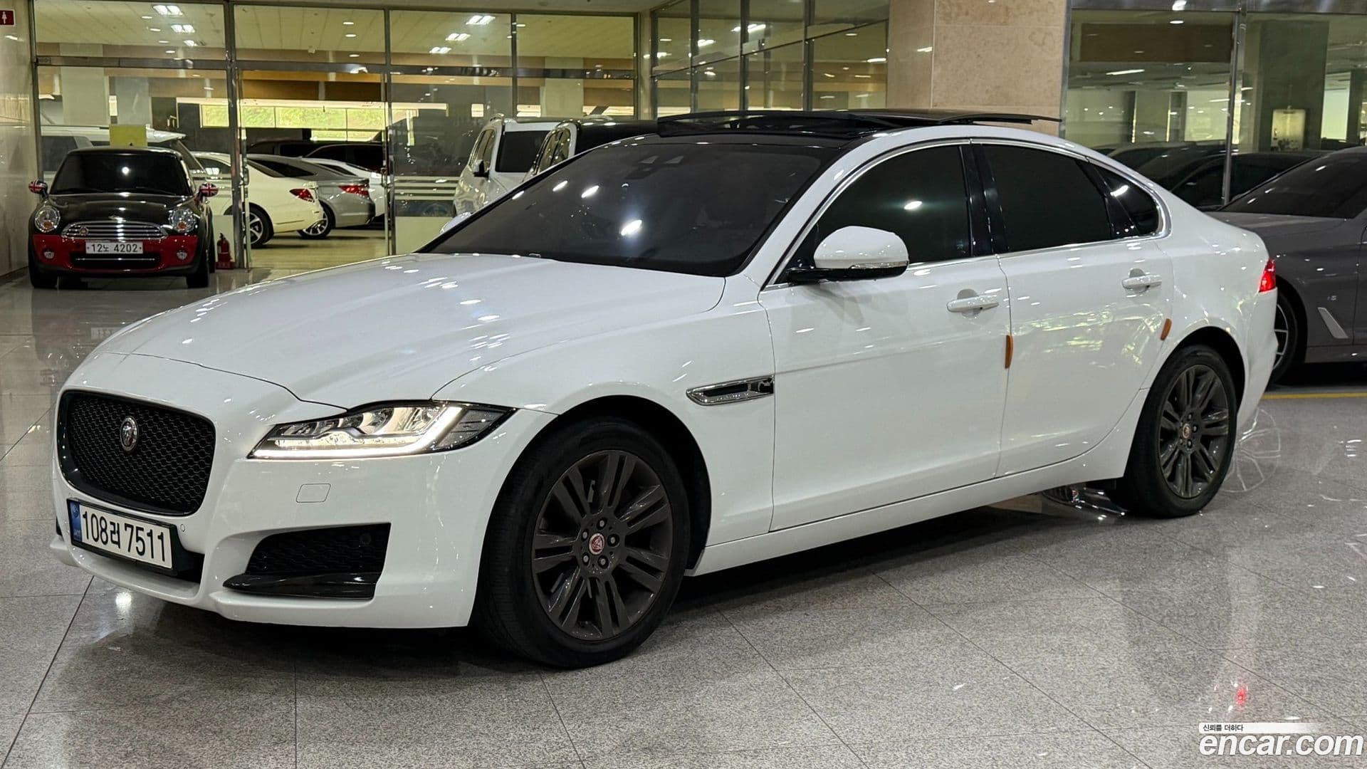 Main__Slider__Photo:XF Jaguar 2018.2-0