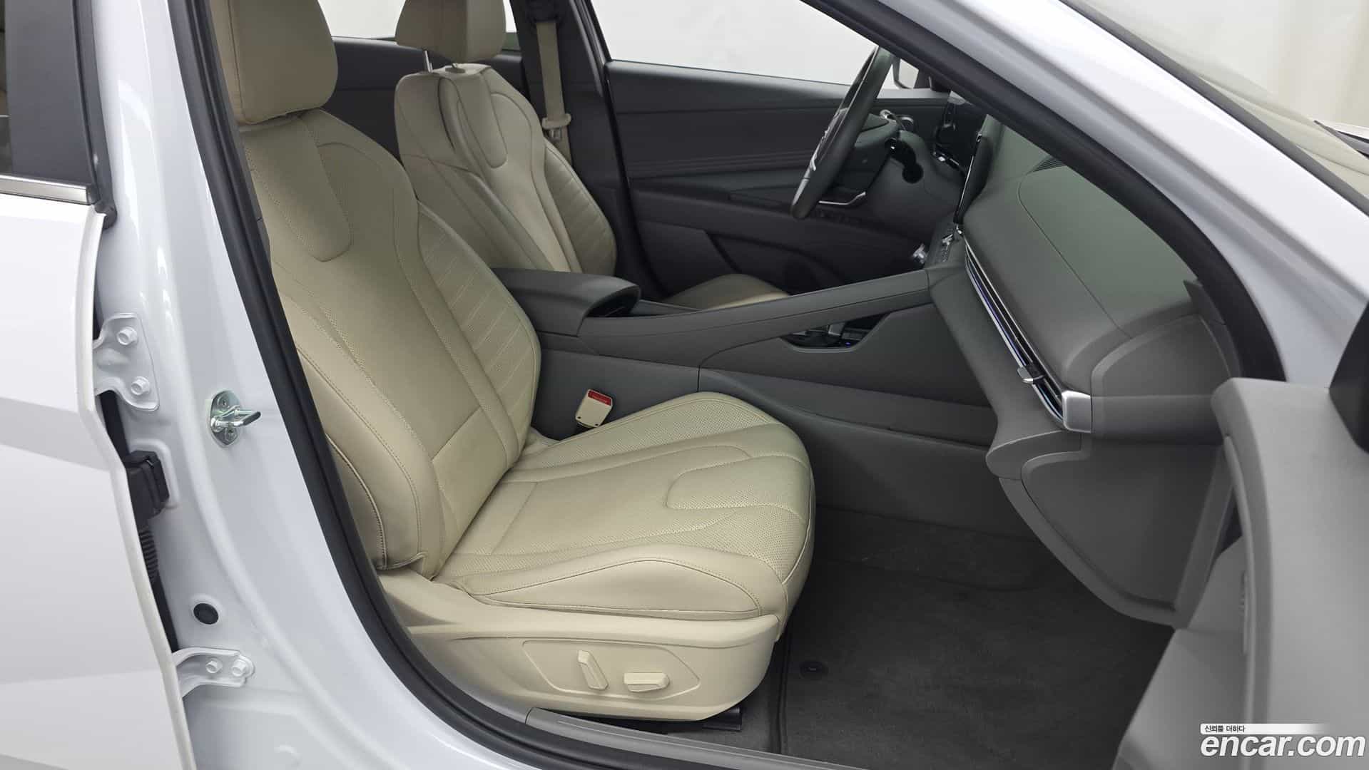 AVANTE Hyundai 2022.3-OPTION-015