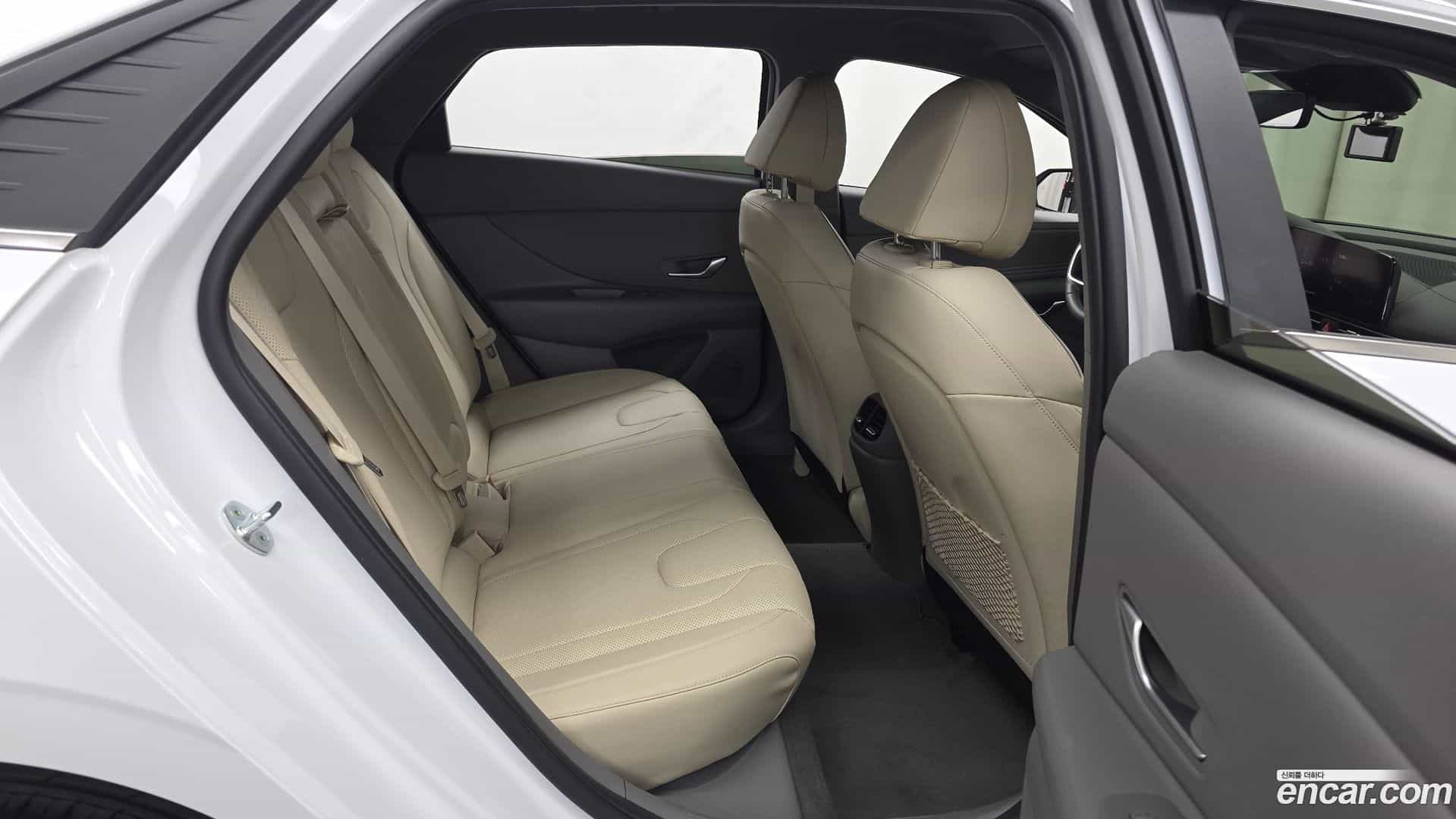 AVANTE Hyundai 2022.3-OPTION-016