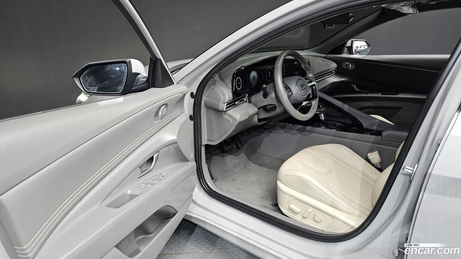 AVANTE Hyundai 2023.1-INNER-010