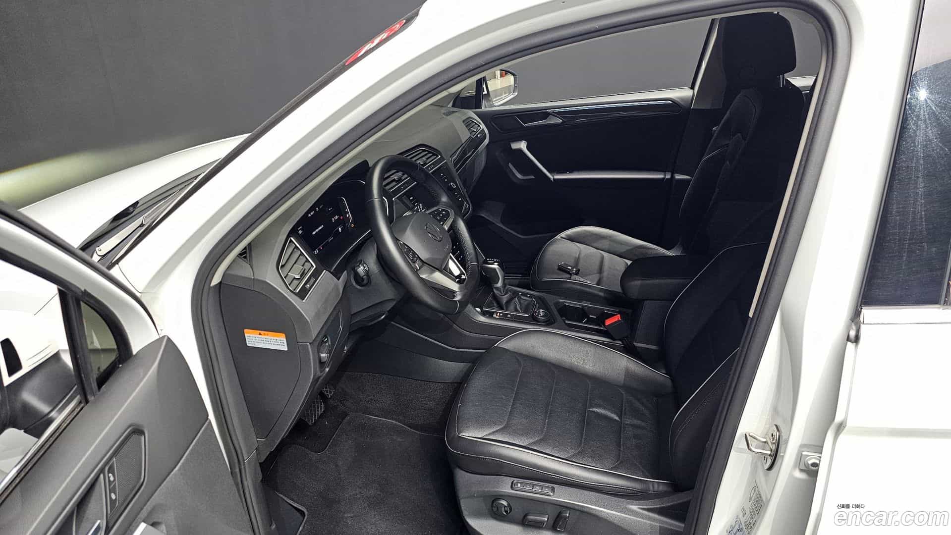 Tiguan Volkswagen 2021.10-INNER-010