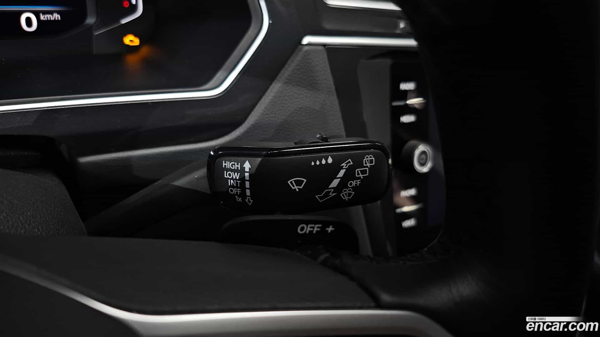 Tiguan Volkswagen 2021.10-OPTION-020