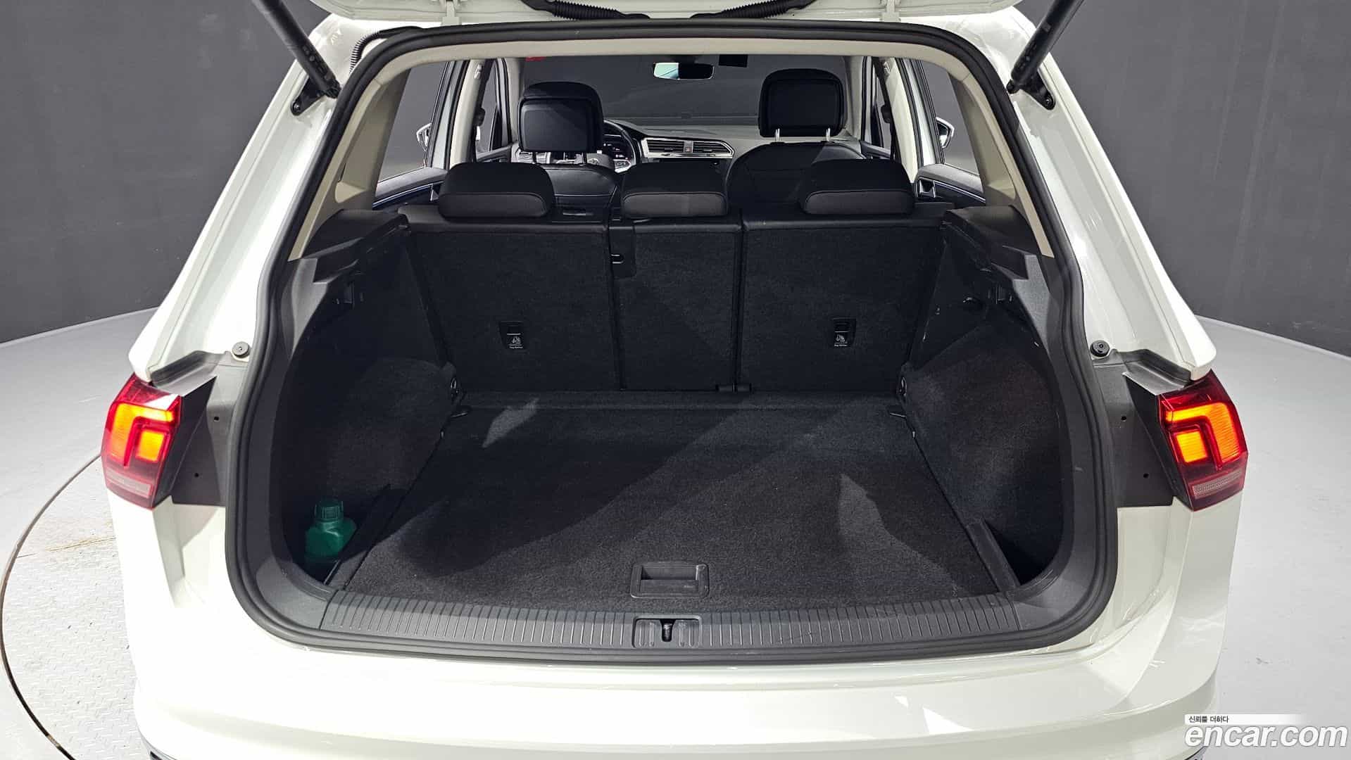 Tiguan Volkswagen 2021.10-OPTION-024