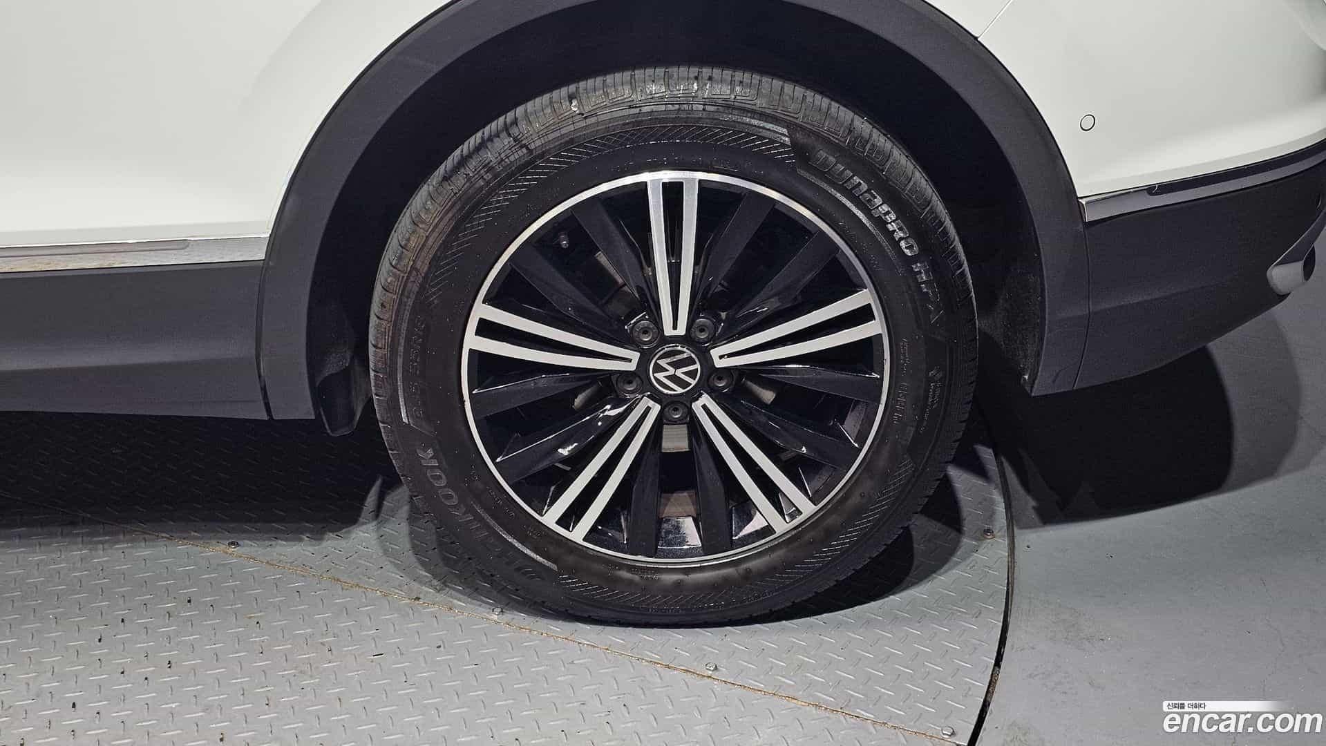 Tiguan Volkswagen 2021.10-OUTER-031