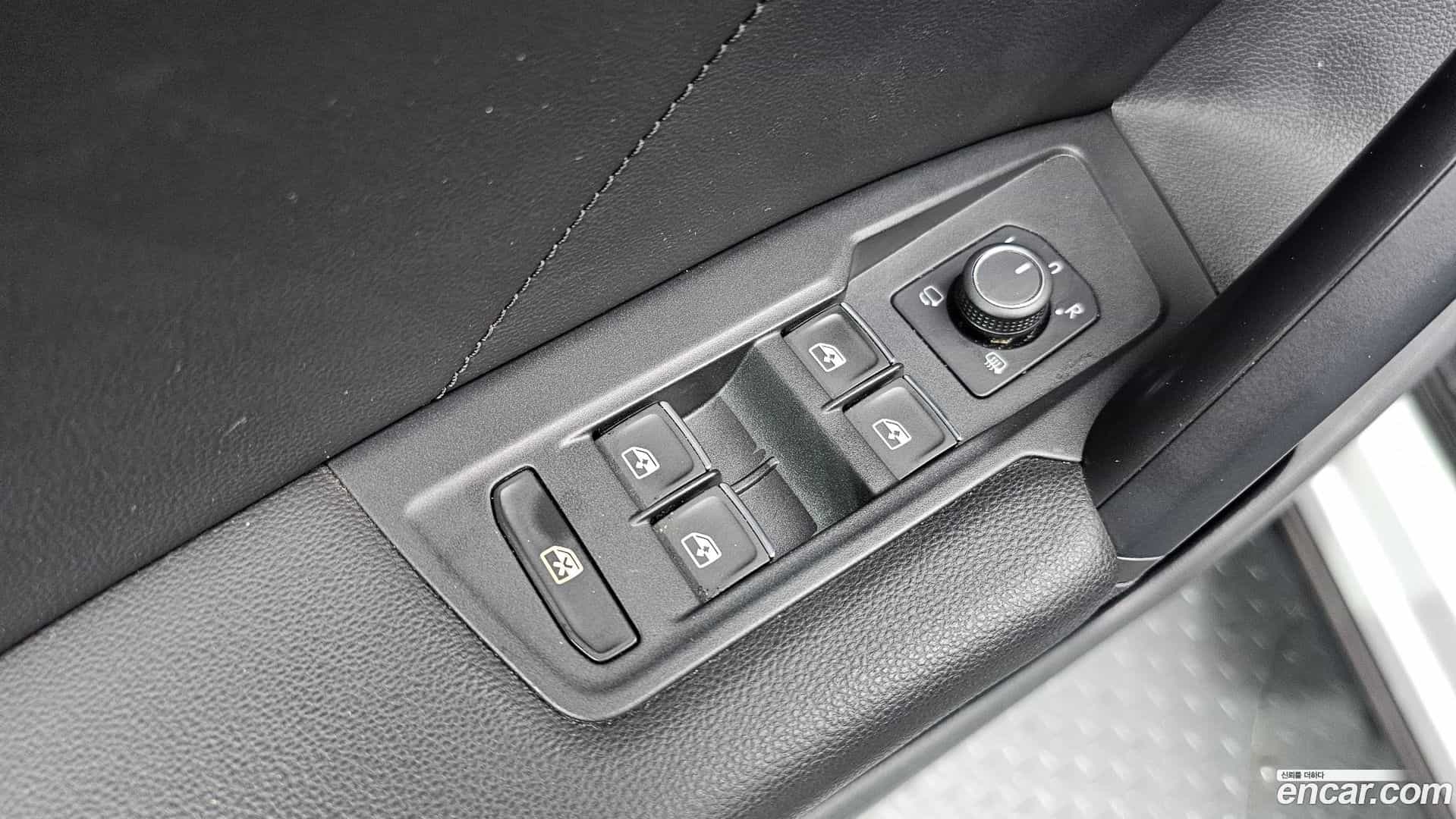 Tiguan Volkswagen 2021.10-OPTION-040