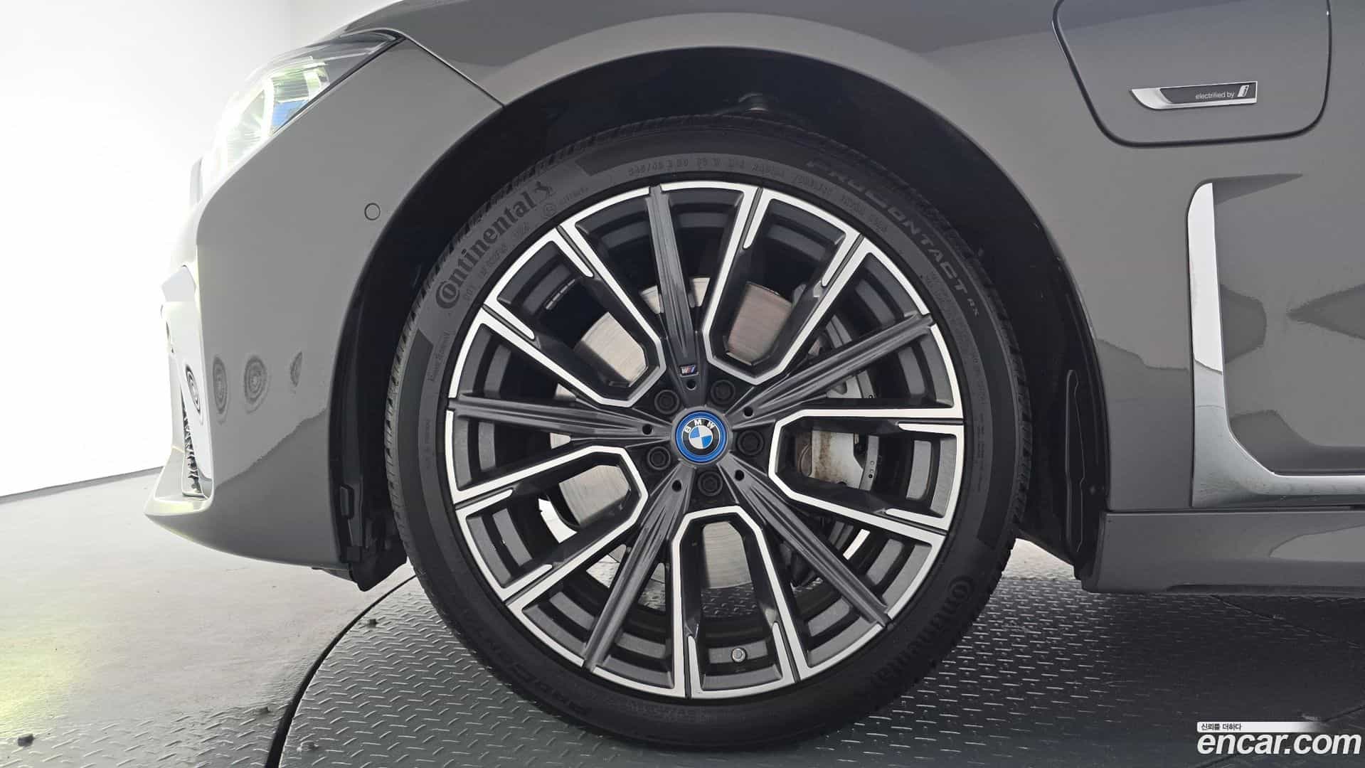 7-Series BMW 2022.7-OUTER-005