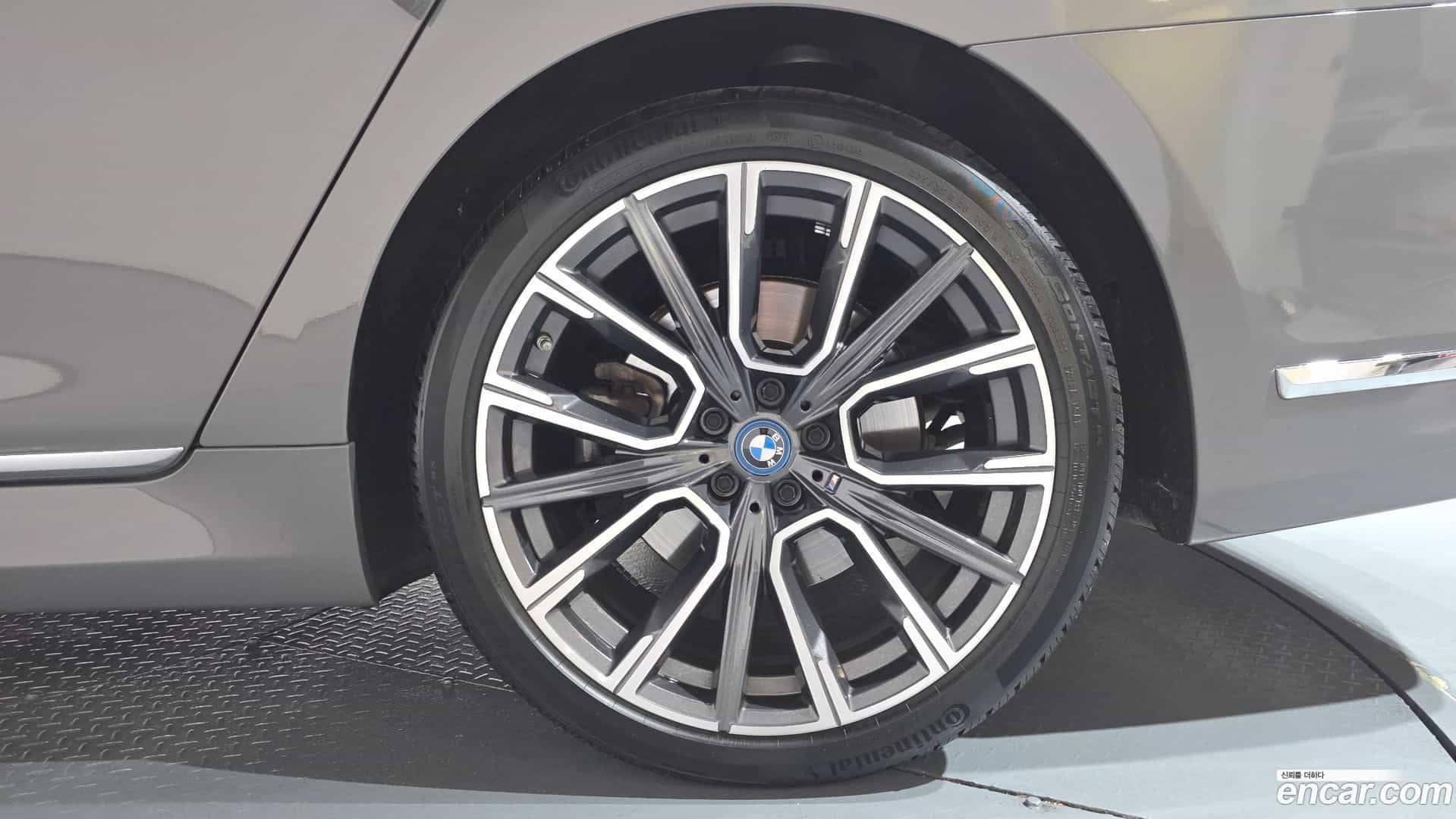 7-Series BMW 2022.7-OUTER-031