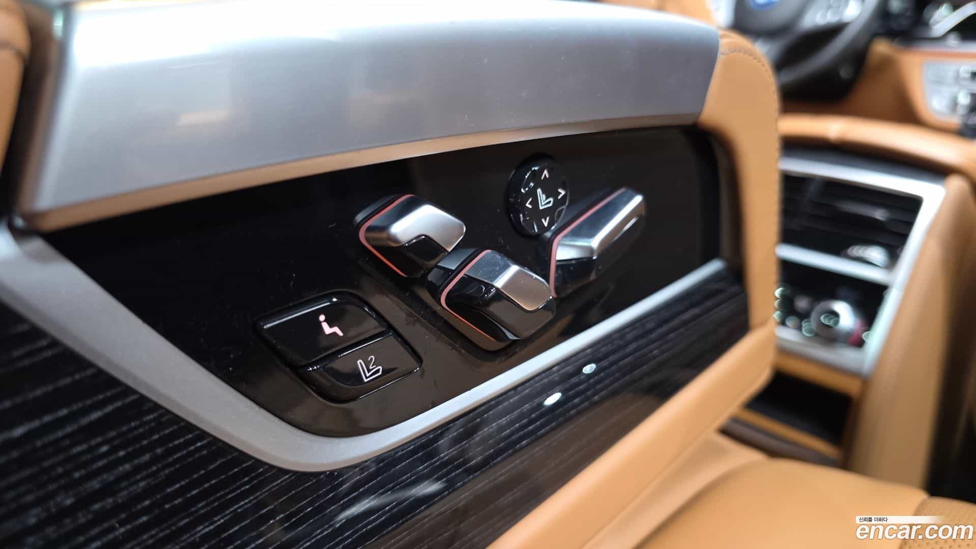 7-Series BMW 2022.7-OPTION-043