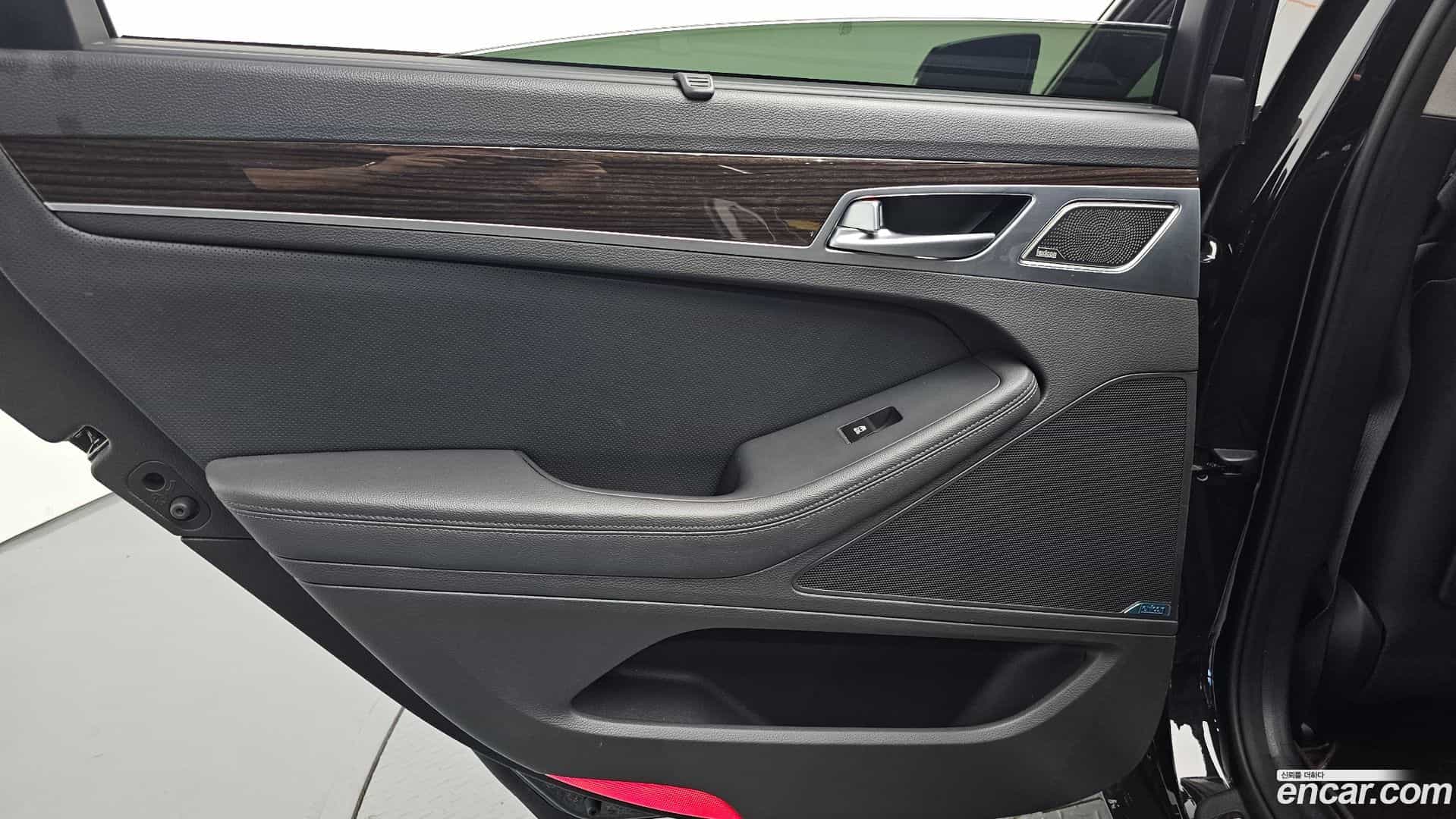 G80 Genesis 2018.6-INNER-035