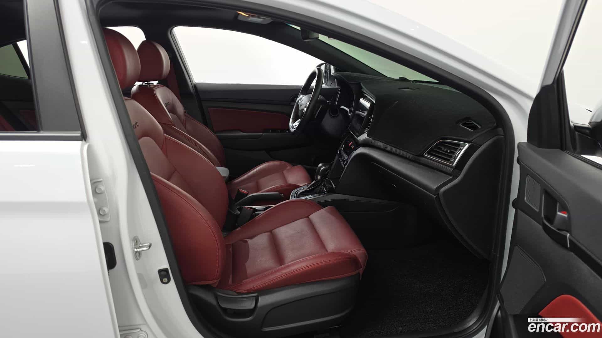 AVANTE Hyundai 2018.10-OPTION-015