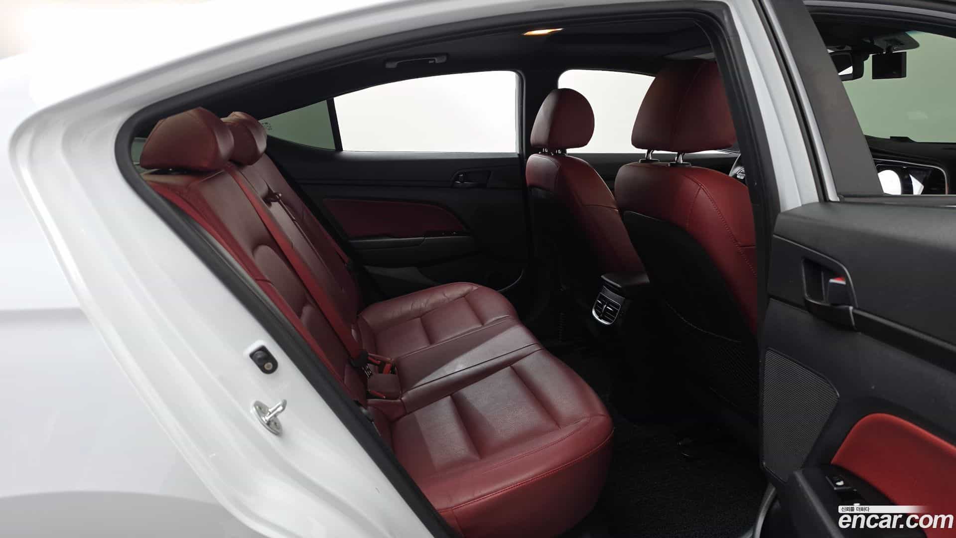 AVANTE Hyundai 2018.10-OPTION-016