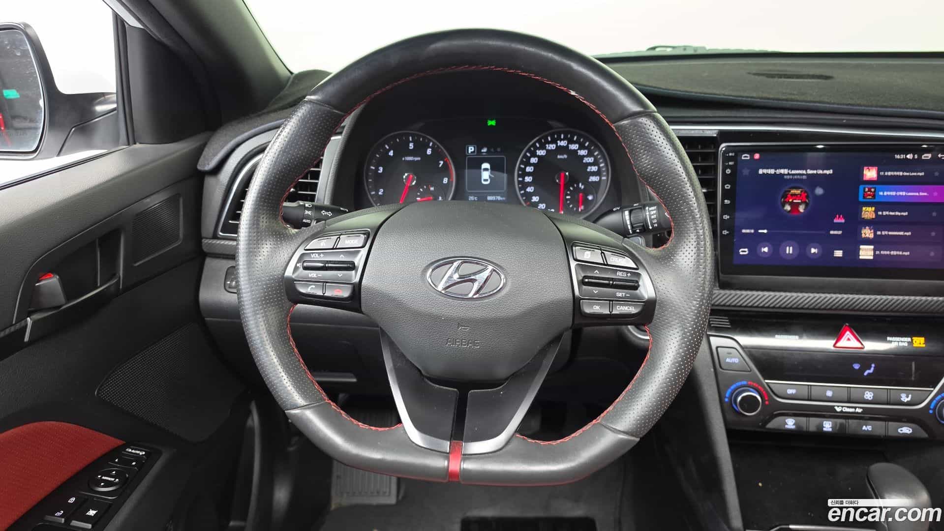AVANTE Hyundai 2018.10-OPTION-017