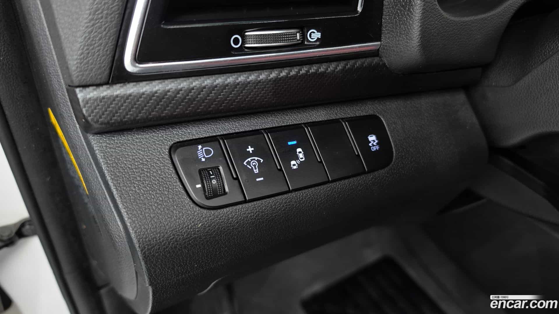 AVANTE Hyundai 2018.10-OPTION-018