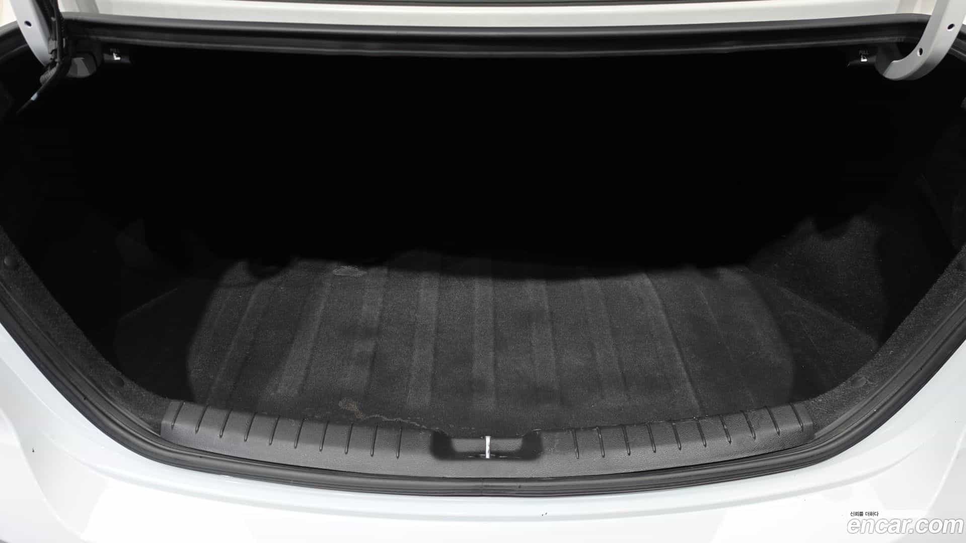 AVANTE Hyundai 2018.10-OPTION-024