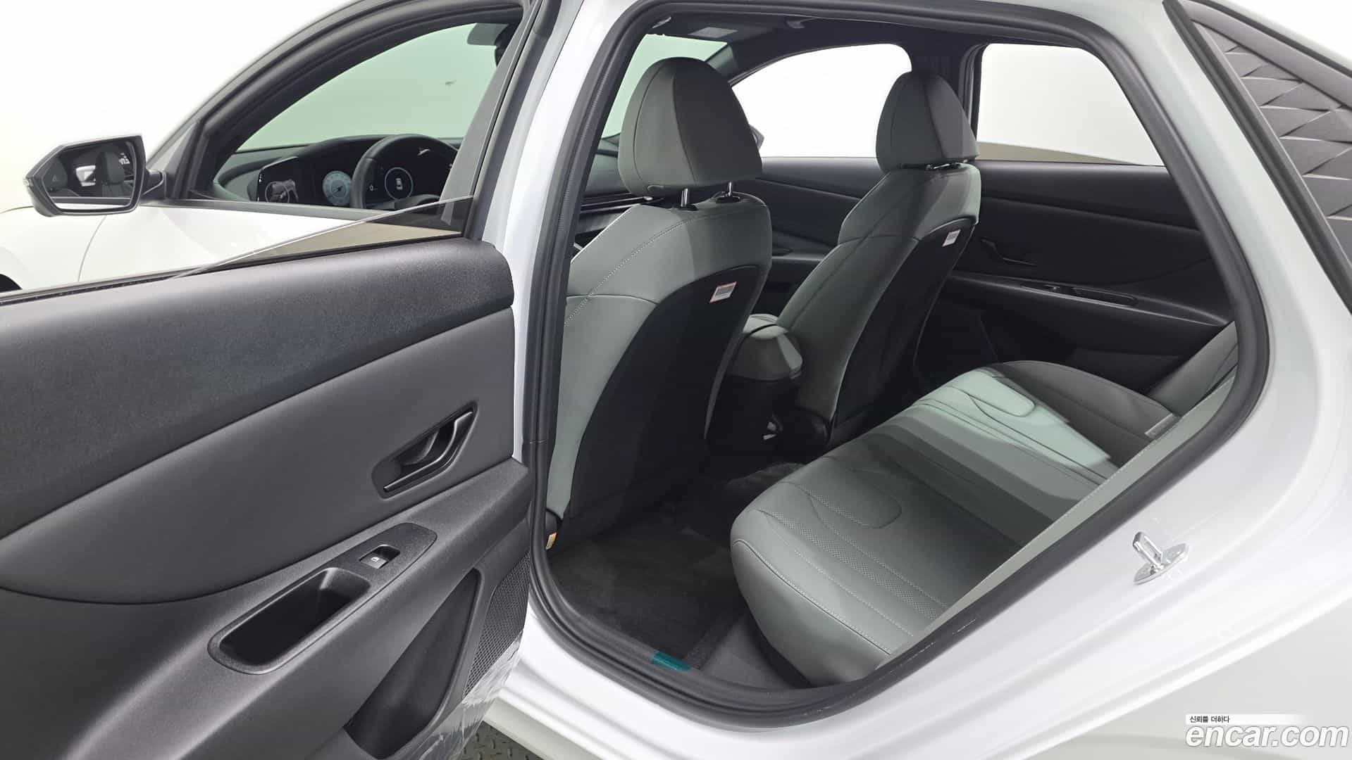 AVANTE Hyundai 2023.5-OPTION-016