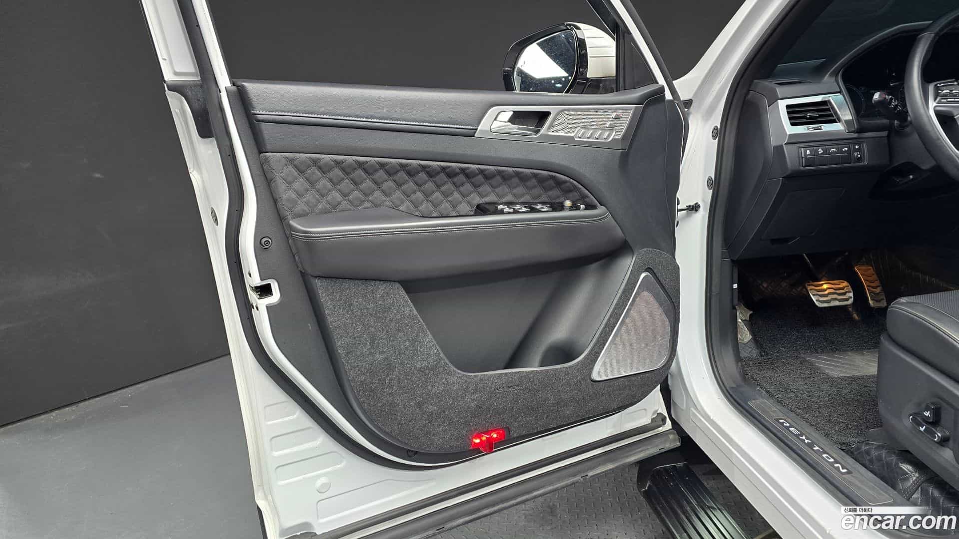 Rexton KG Mobility 2022.3-INNER-034