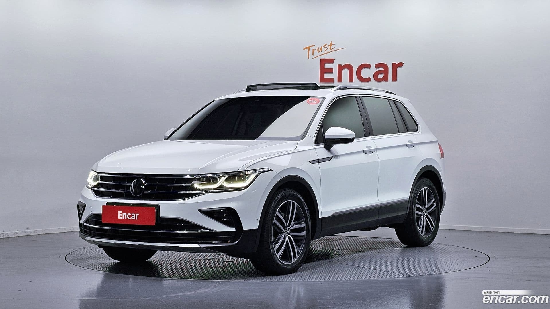 Main__Slider__Photo:Tiguan Volkswagen 2023.4-0