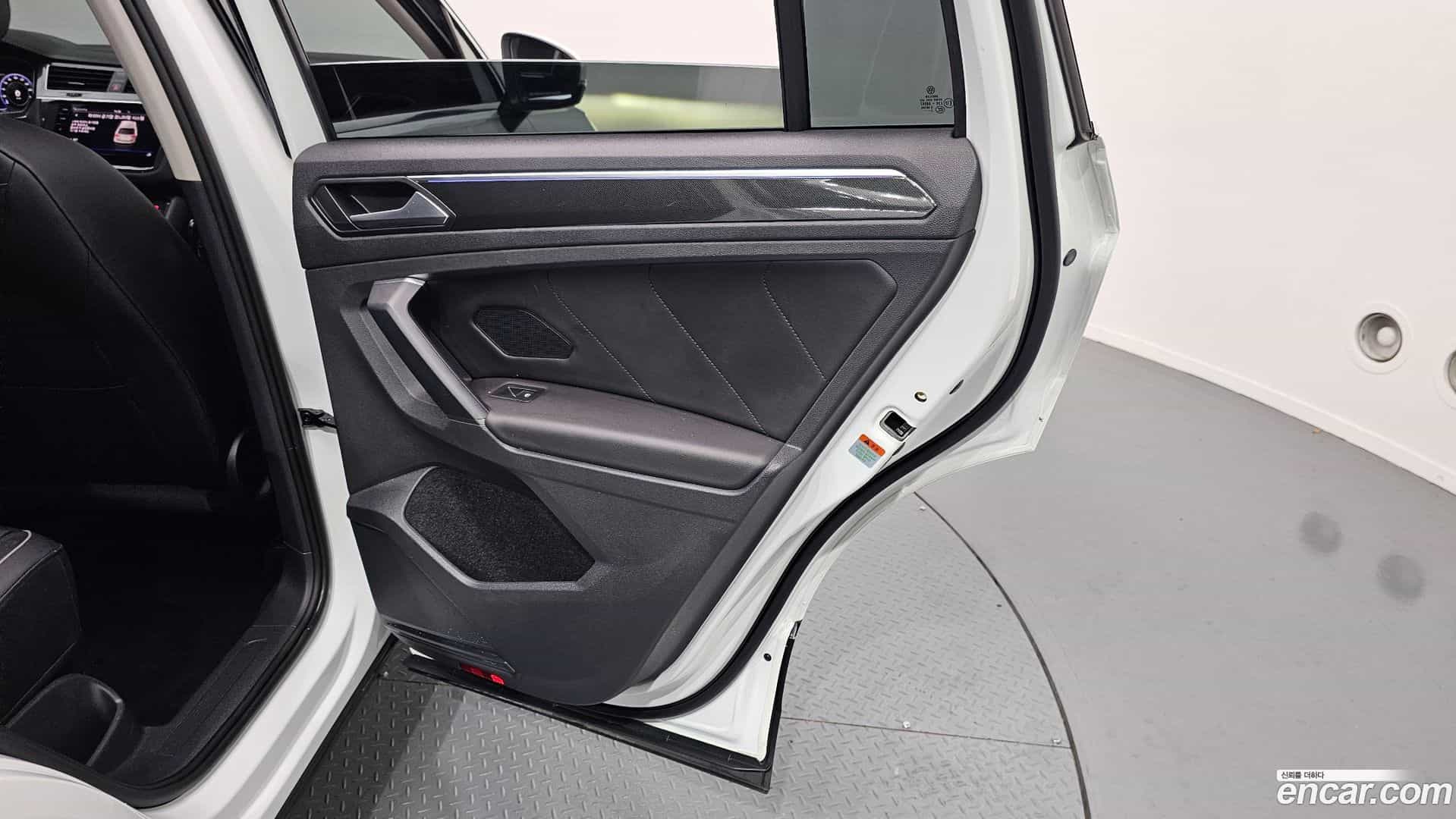 Tiguan Volkswagen 2023.4-INNER-035