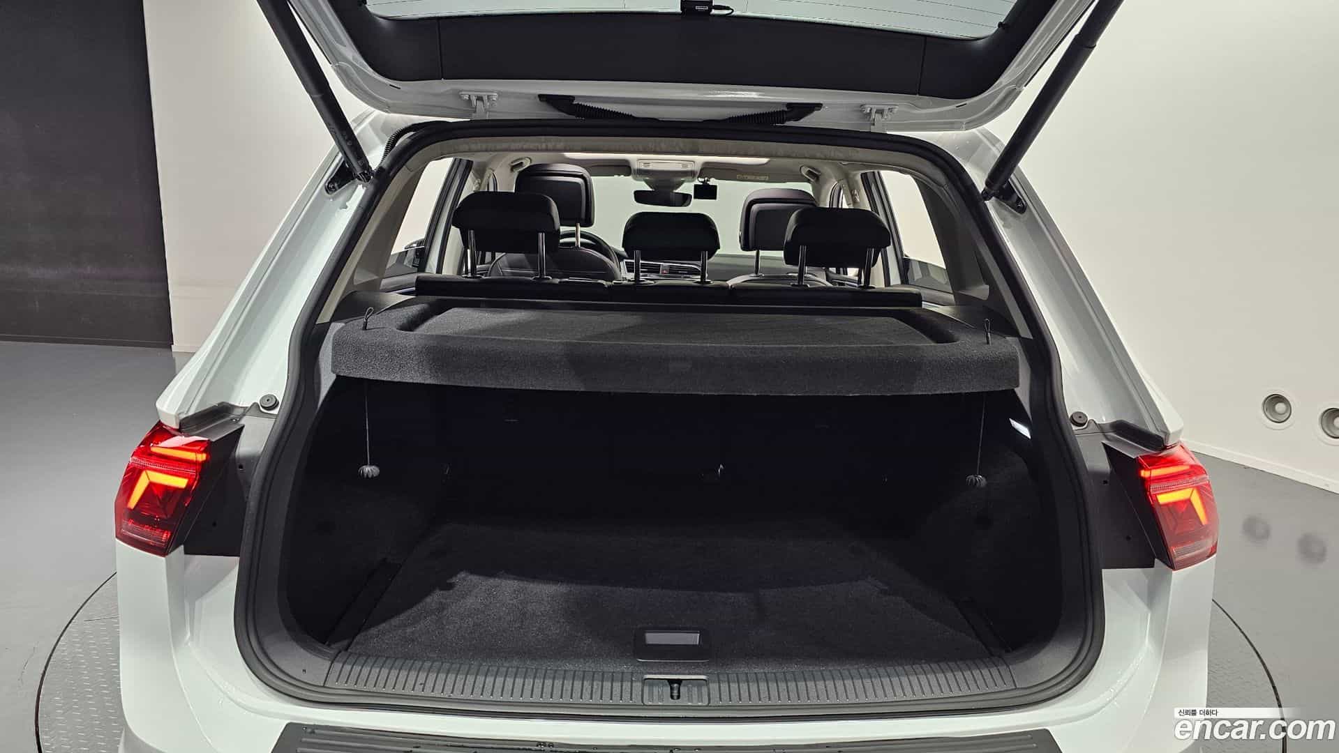 Tiguan Volkswagen 2023.4-OPTION-041
