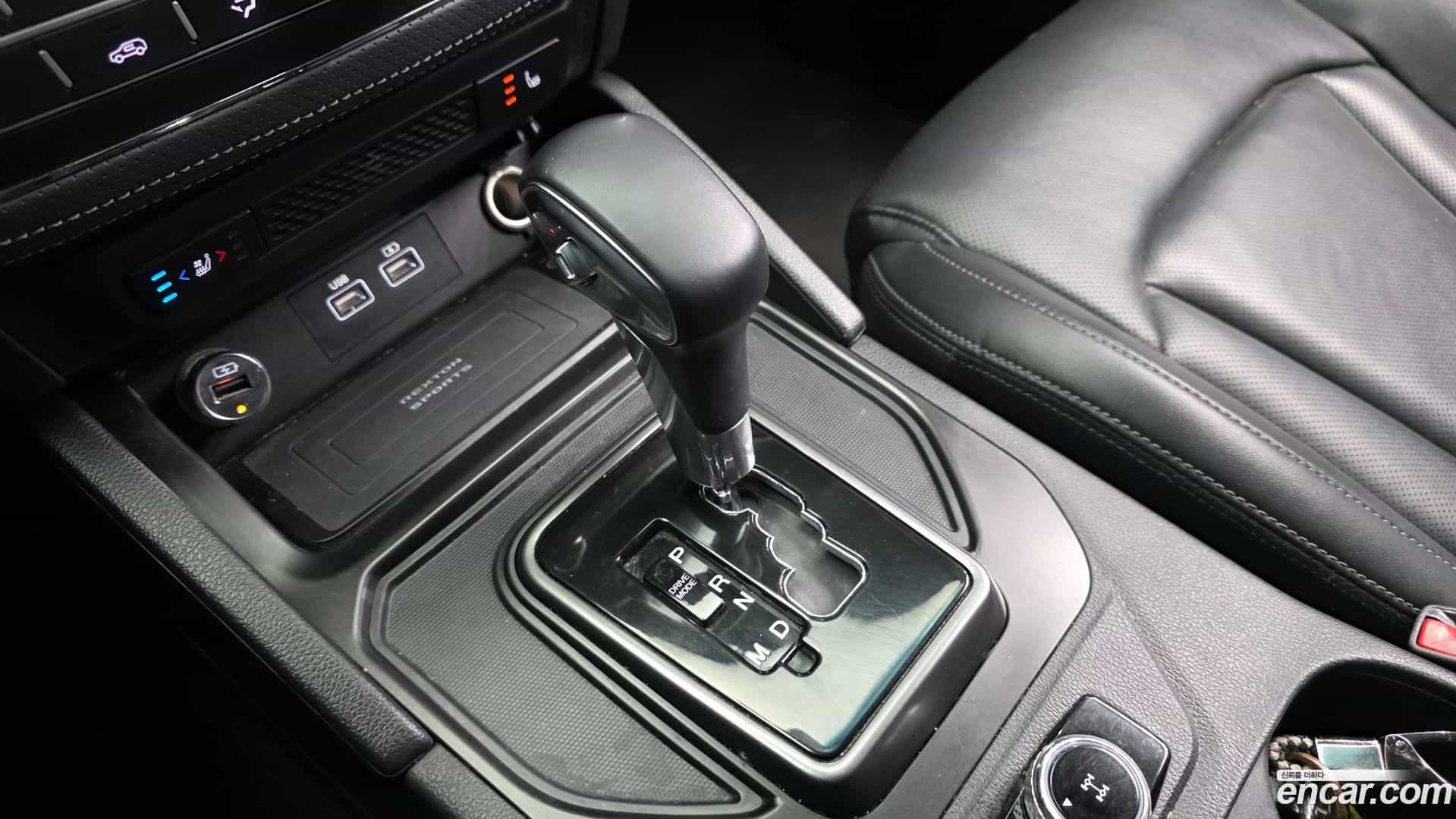 Rexton KG Mobility 2022.8-INNER-009