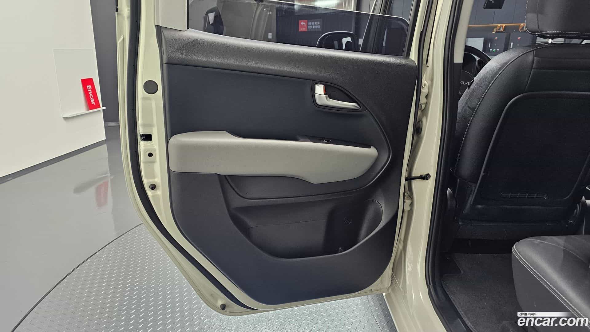 RAY Kia 2023.1-INNER-035