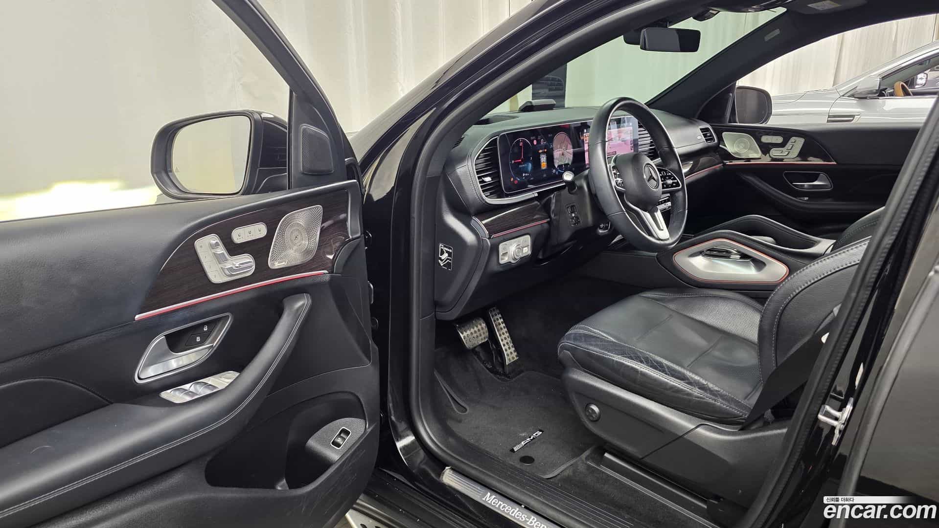 GLE-Class Mercedes-Benz 2021.11-INNER-010