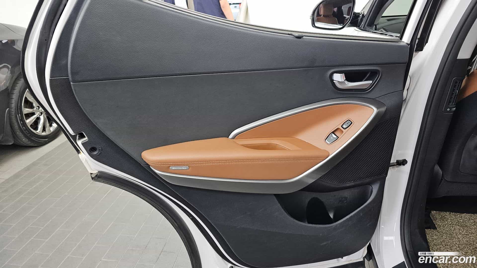 Santafe Hyundai 2015.10-INNER-035