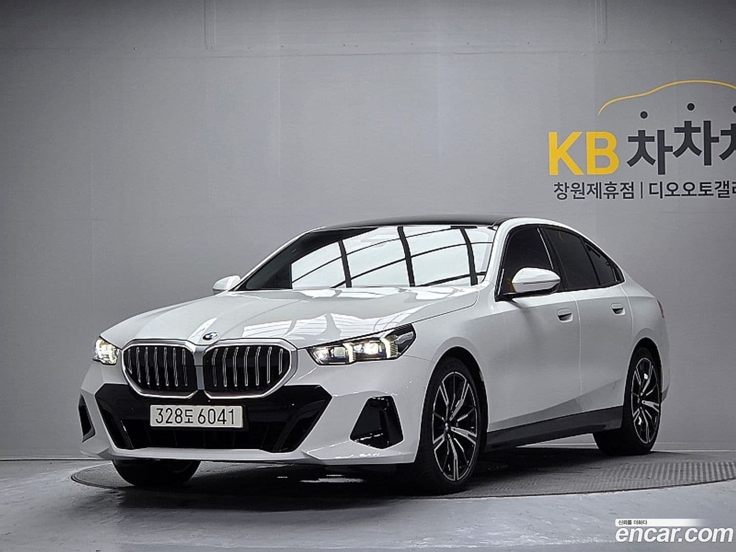 Main__Slider__Photo:5-Series BMW 2025.11-0