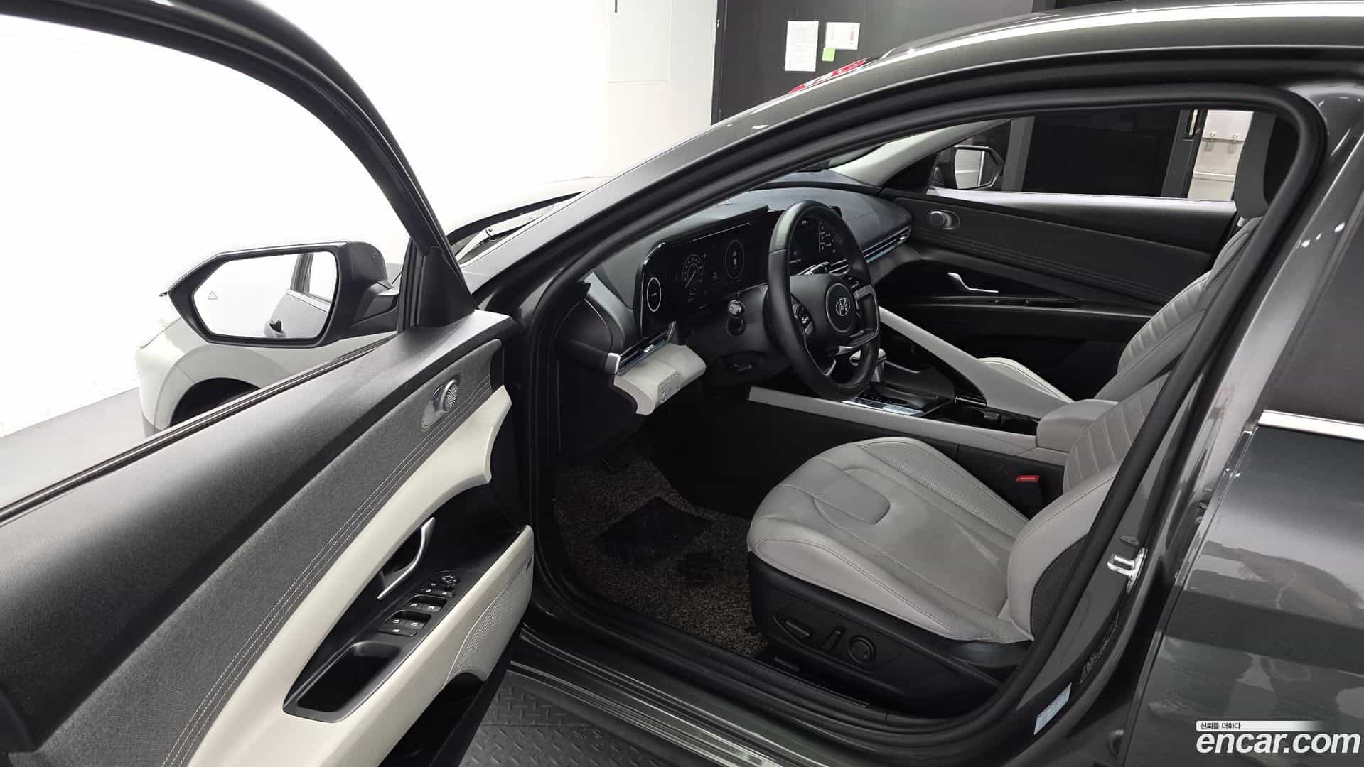 AVANTE Hyundai 2021.10-INNER-010