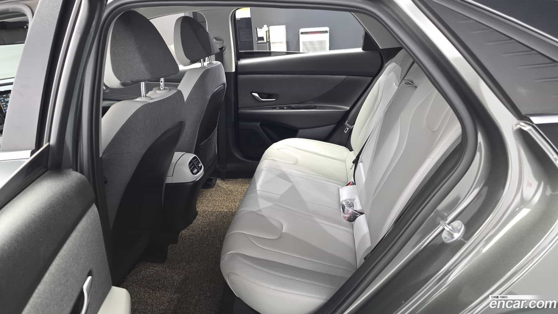 AVANTE Hyundai 2021.10-OPTION-015