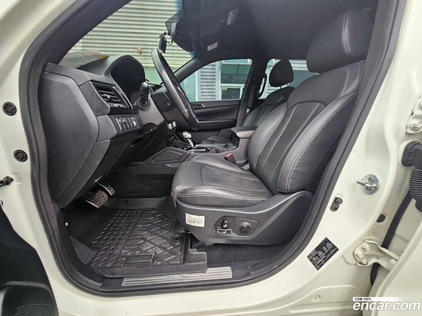 Rexton KG Mobility 2020.9-INNER-010