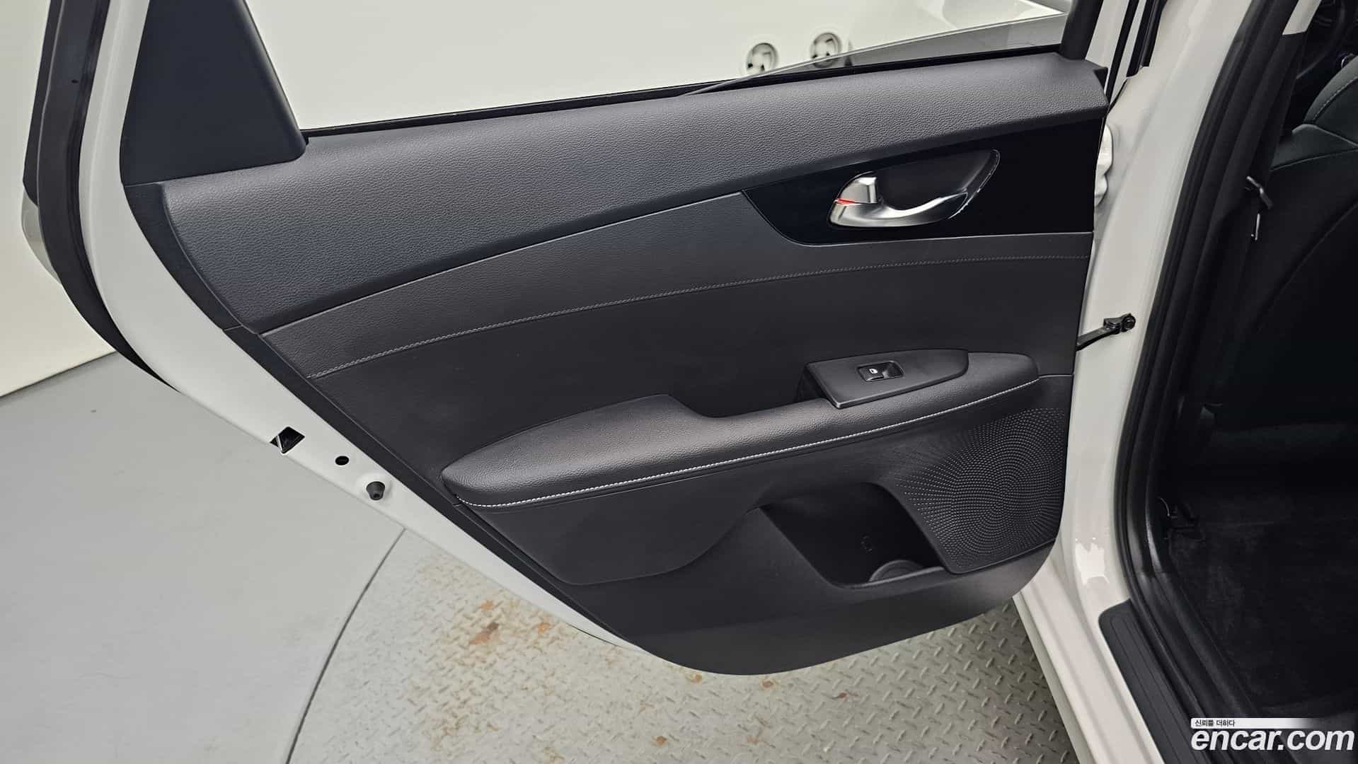 K3 Kia 2023.2-INNER-035