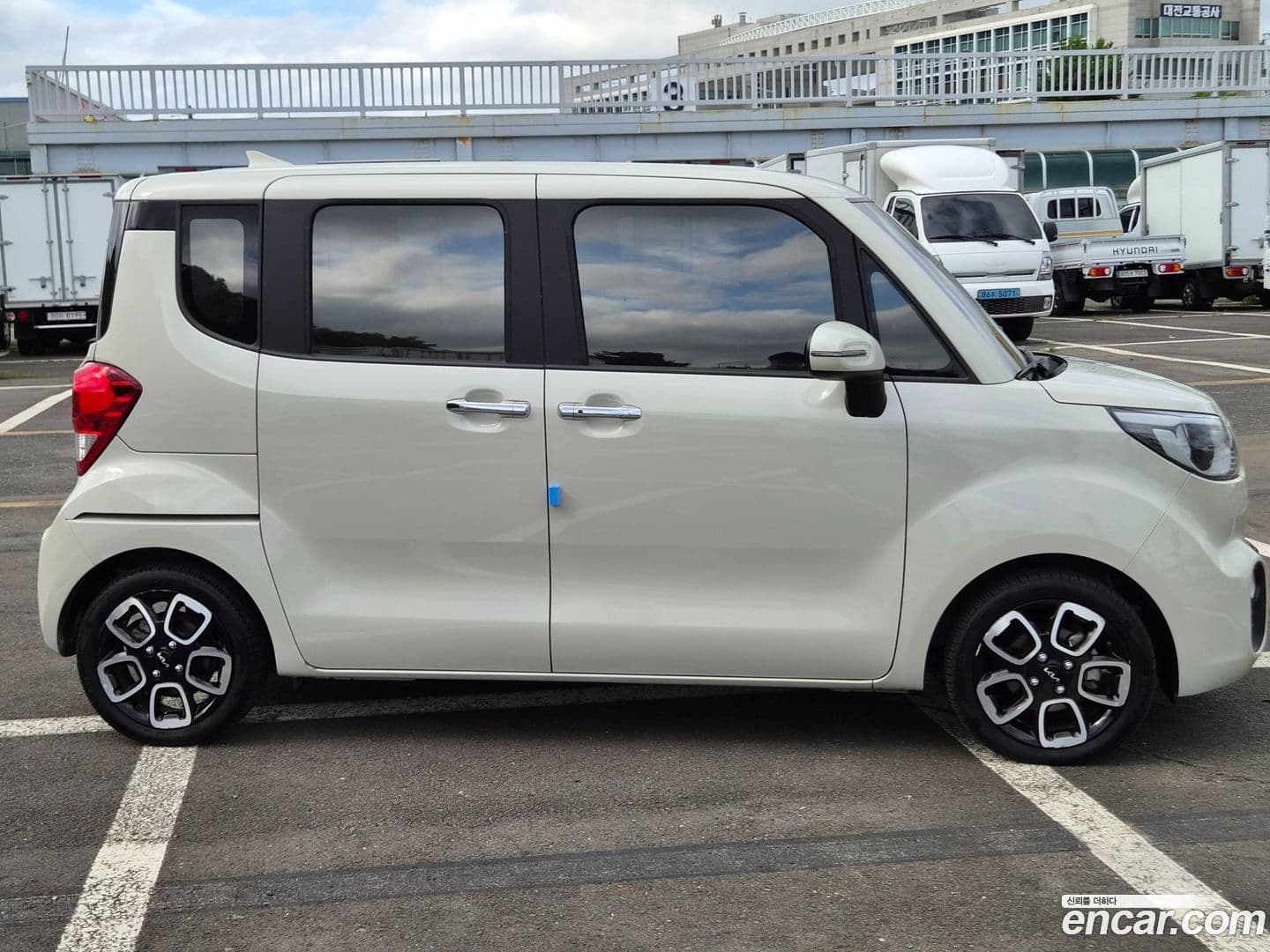 Main__Slider__Photo:RAY Kia 2022.2-0
