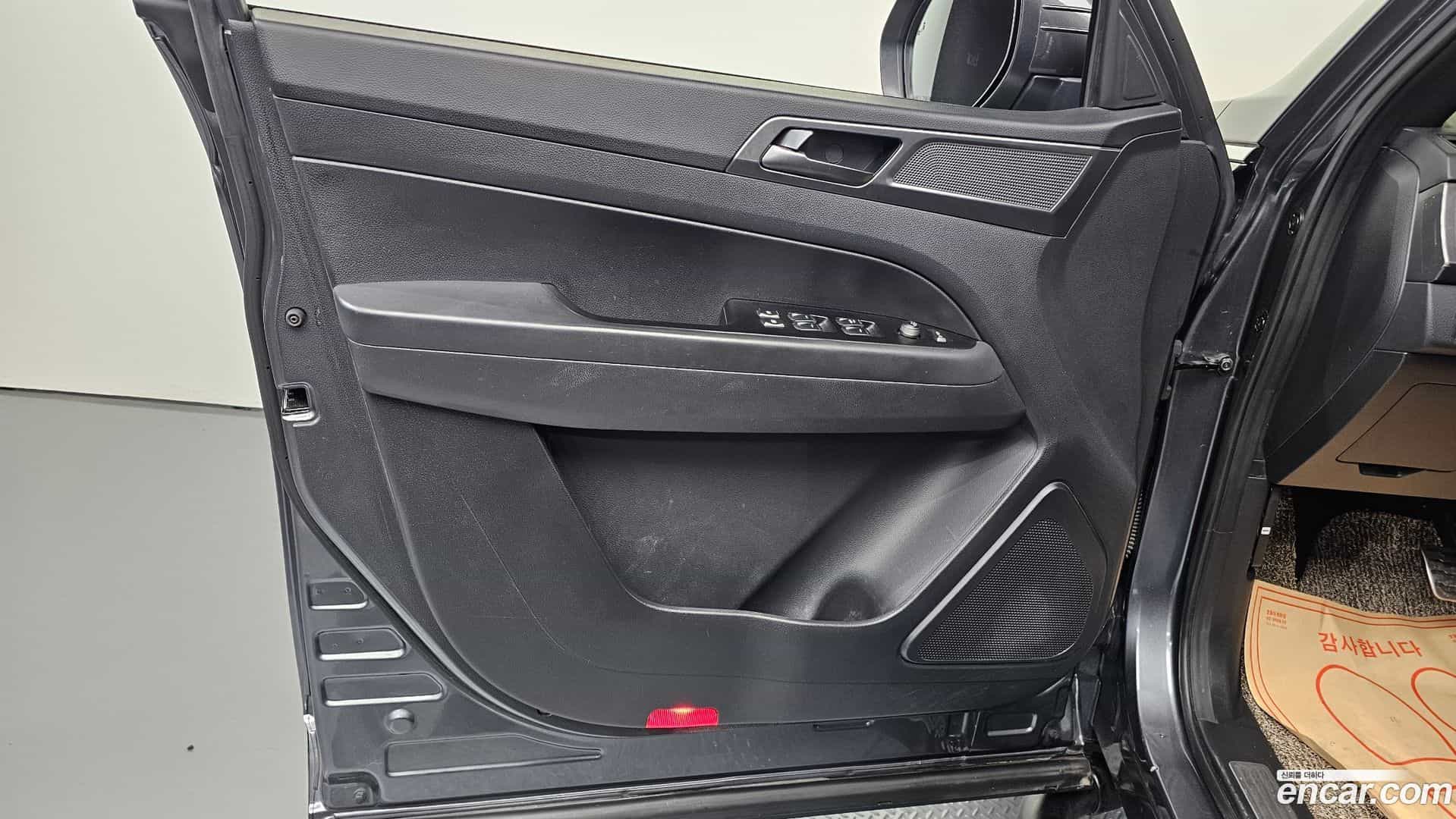 Rexton KG Mobility 2021.10-INNER-034