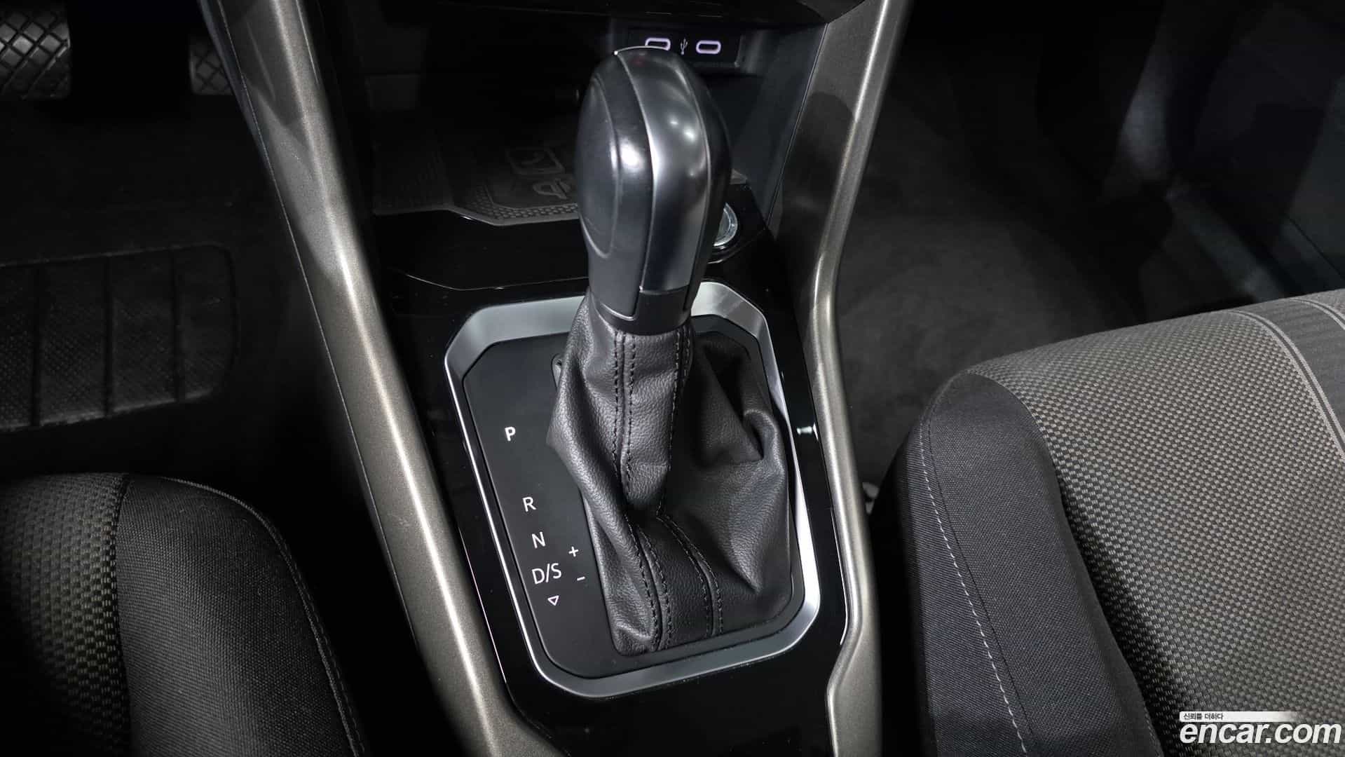 T-Roc Volkswagen 2021.5-INNER-009