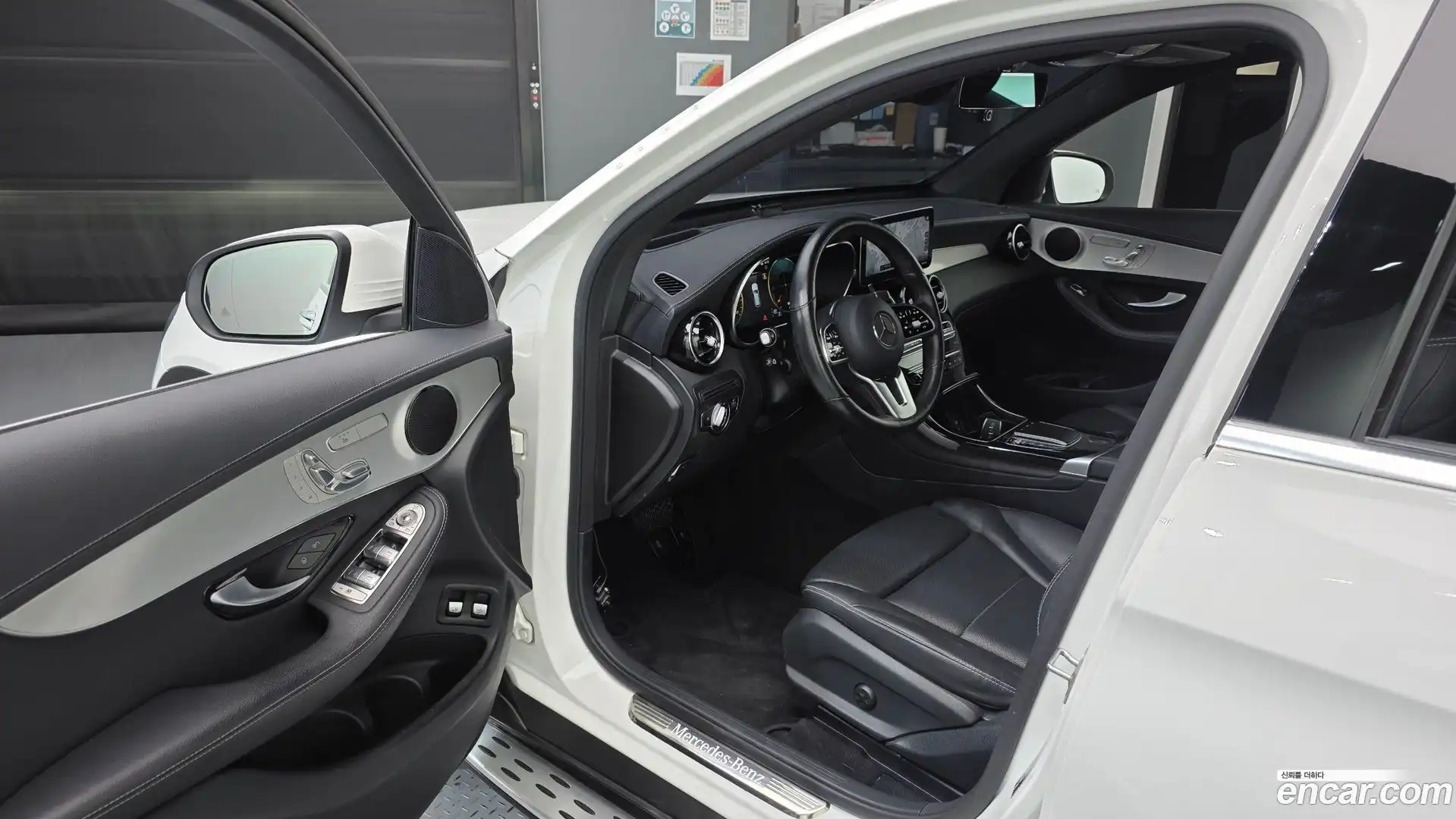 GLC-Class Mercedes-Benz 2021.3-INNER-010